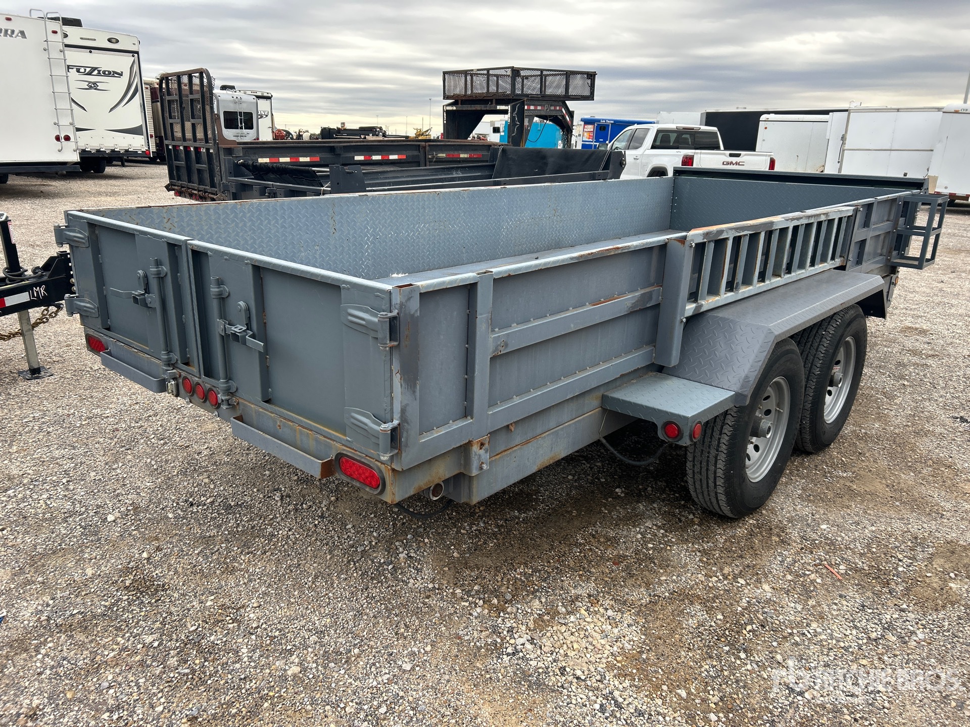 General Appearance with Picture, Right Rear Corner