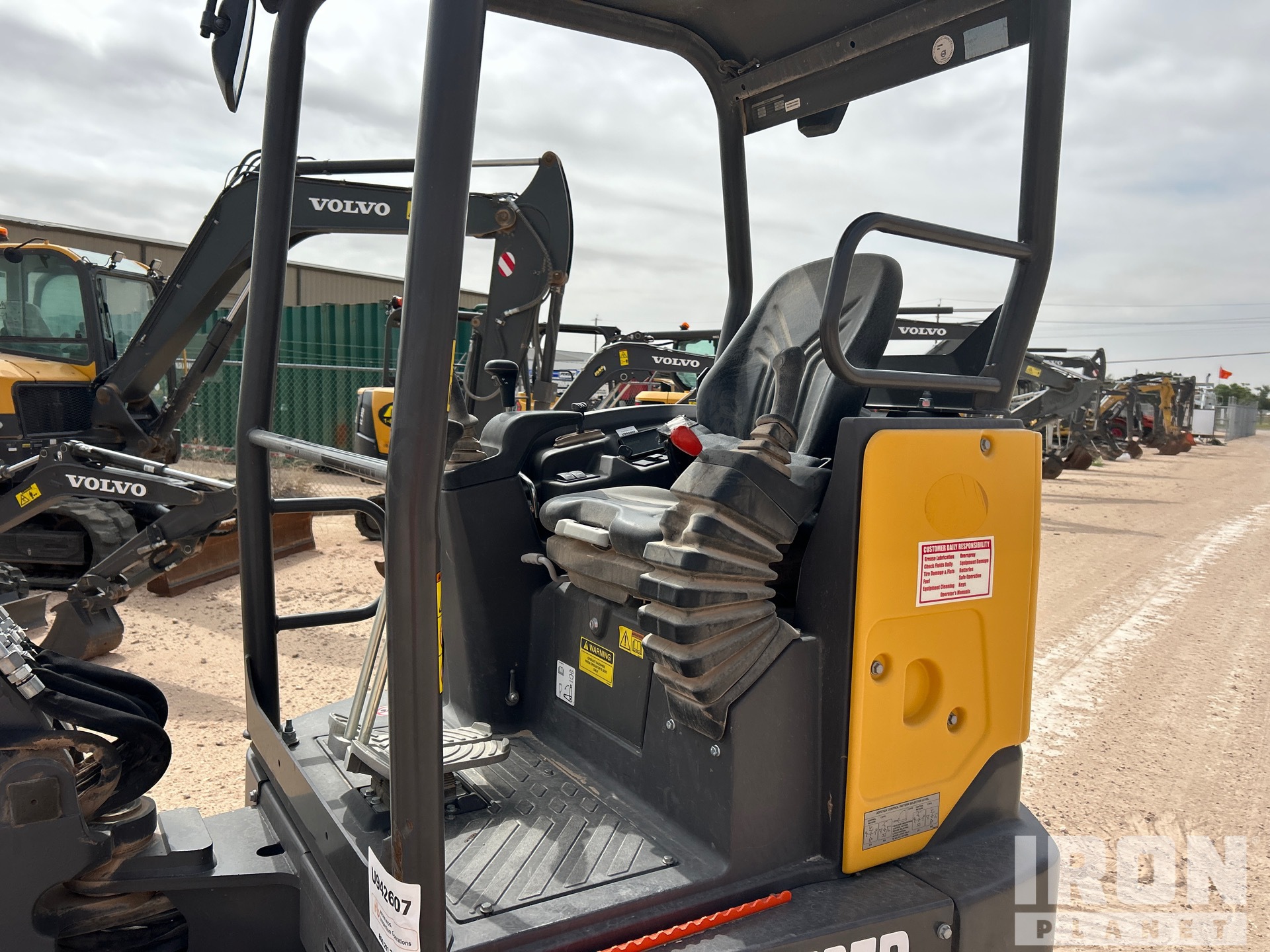 2023 Volvo EC27D