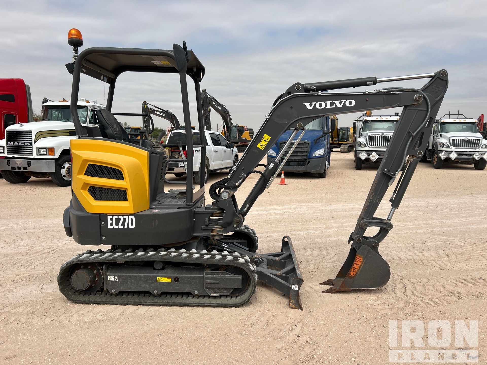 2023 Volvo EC27D
