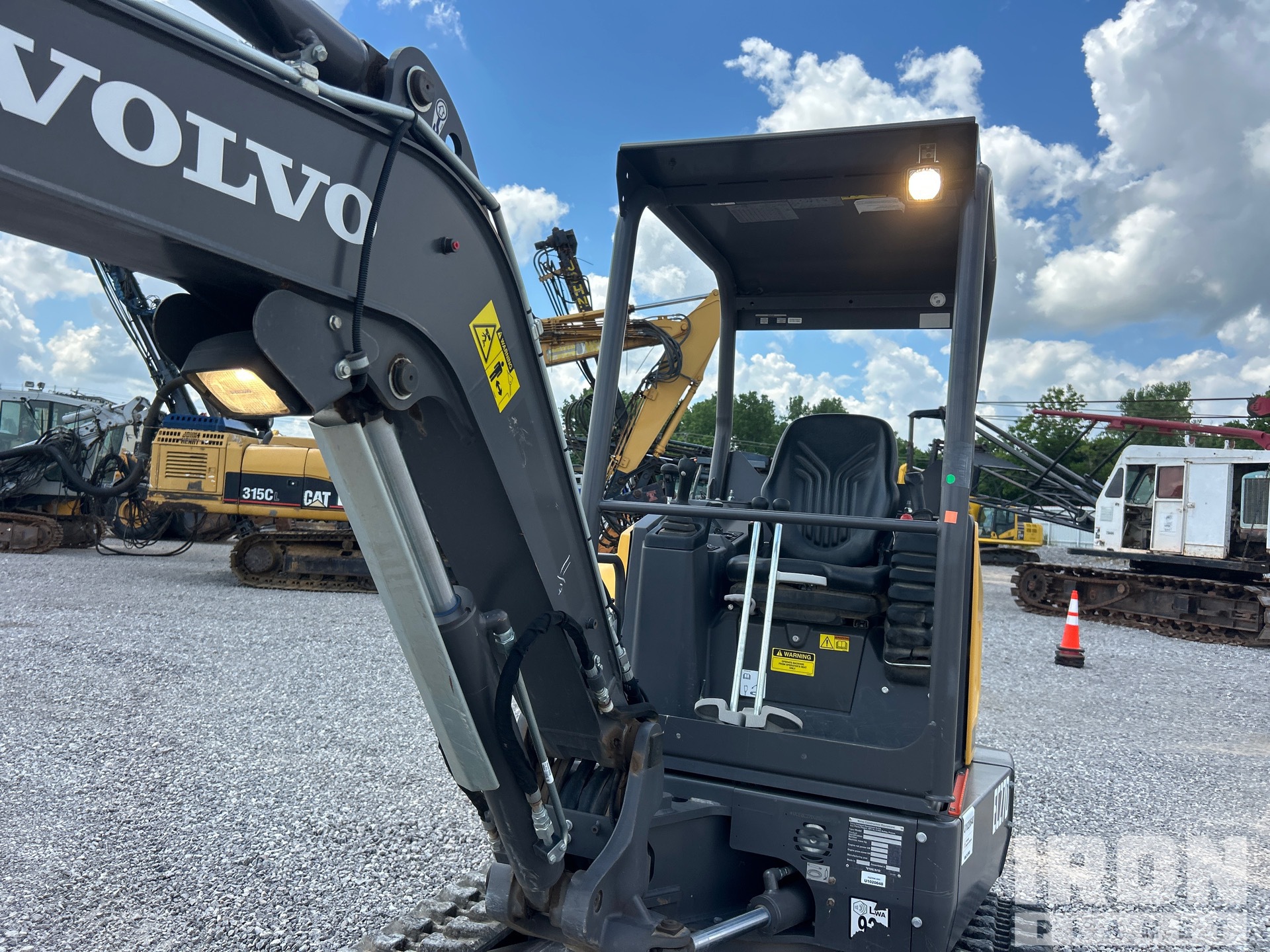 2021 Volvo EC27D