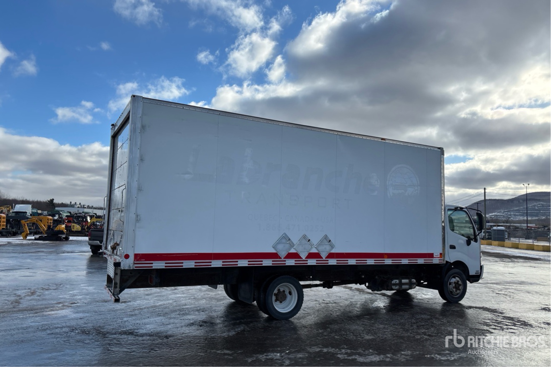 Aspect général with Image, coin arrière droit