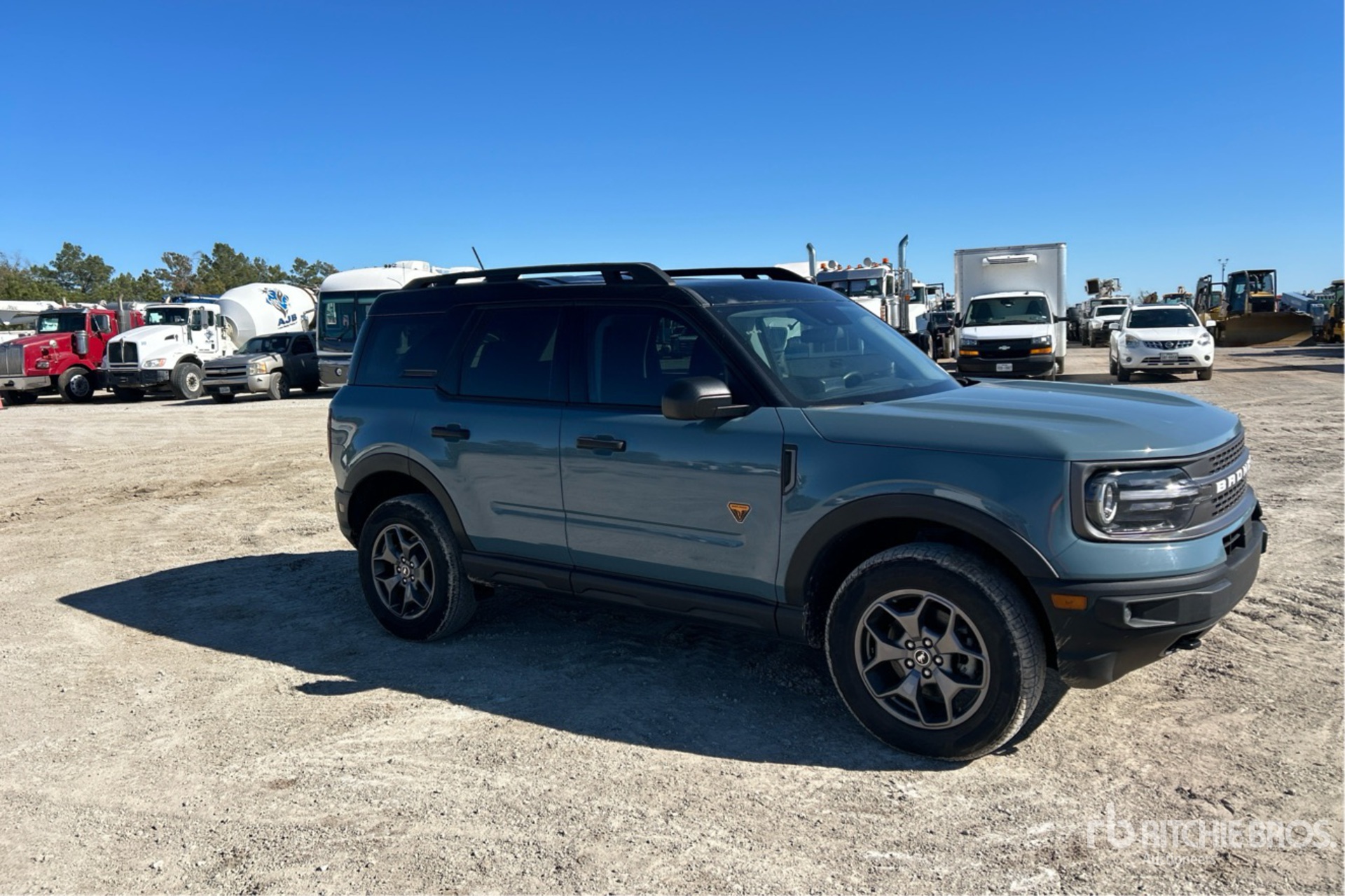 General Appearance with Picture, Right Front Corner