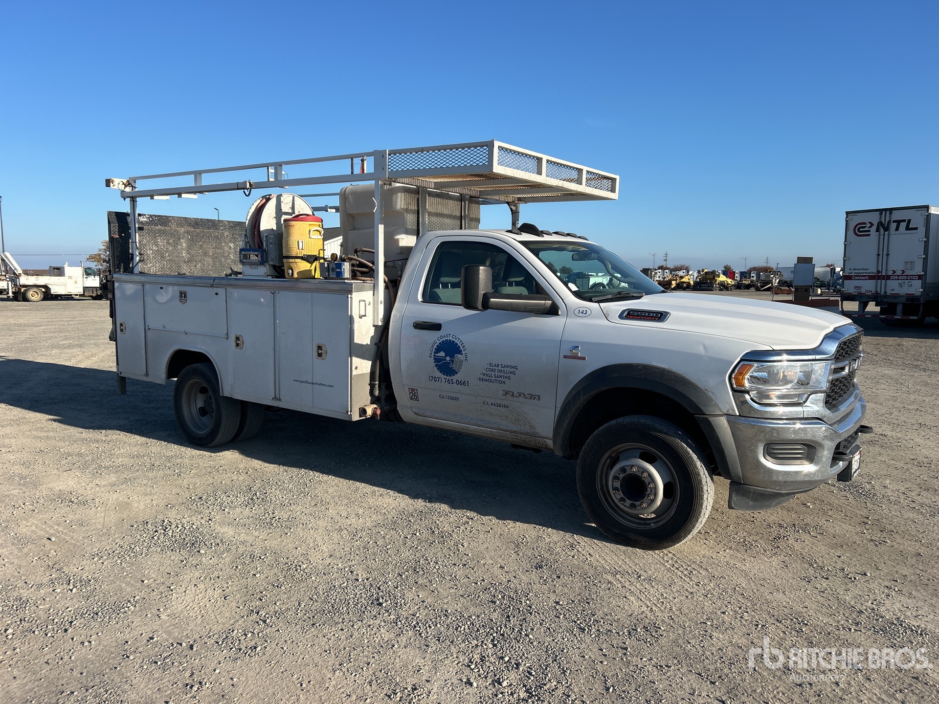 Aspect général with Image, coin avant droit