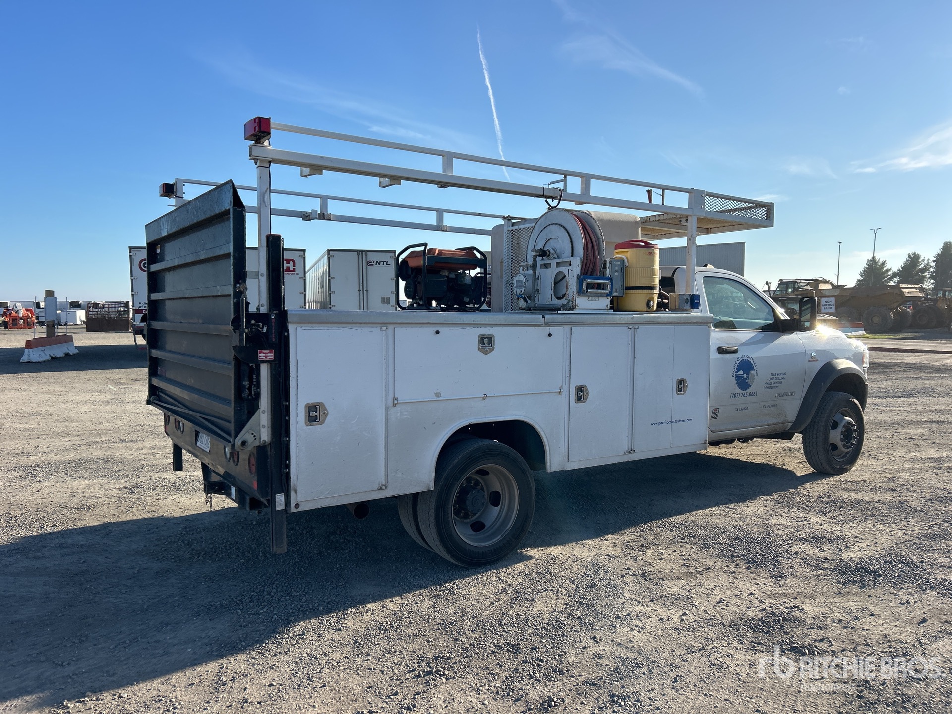 Aspect général with Image, coin arrière droit