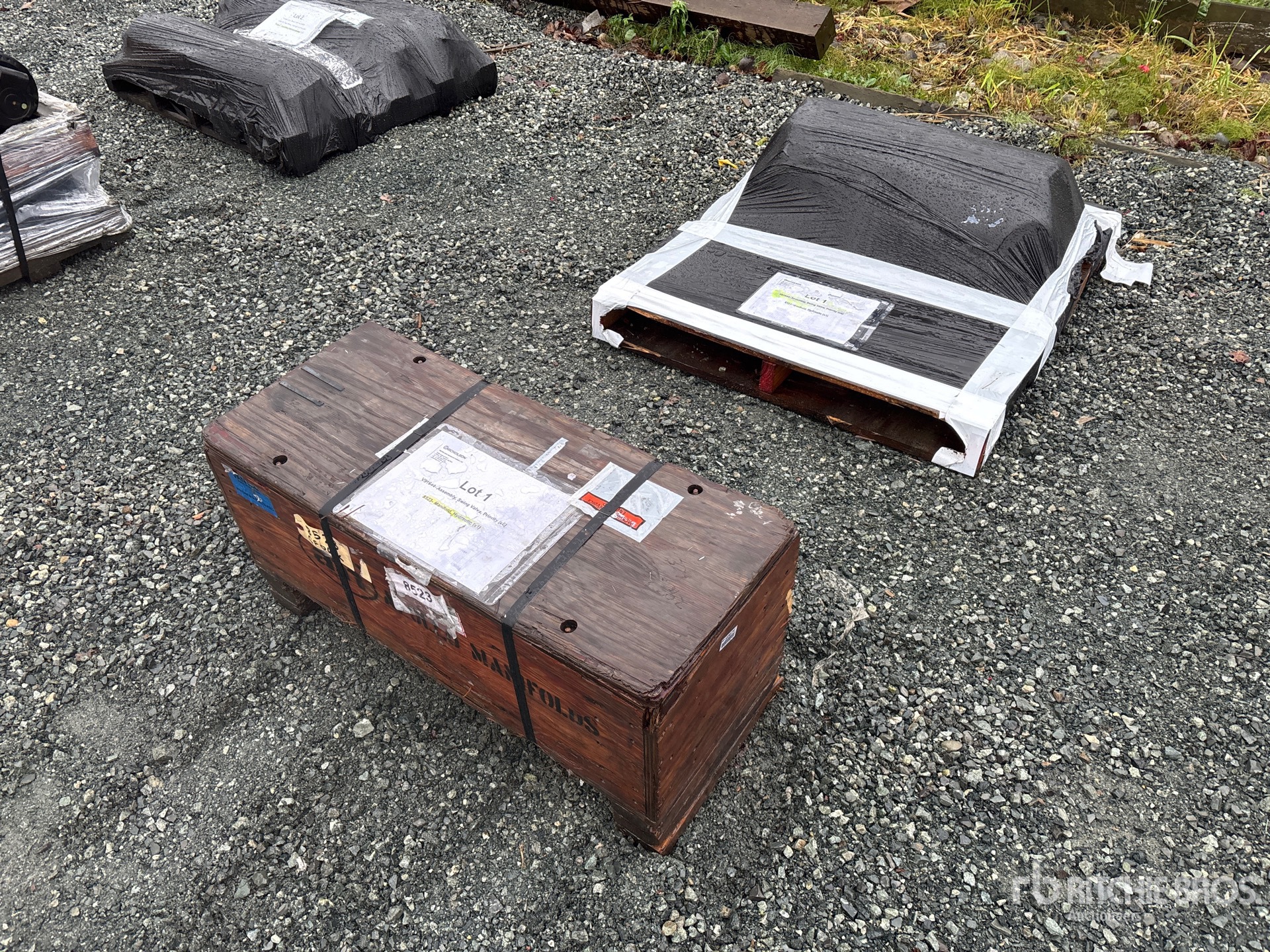 General Appearance with Picture, Left Front Corner