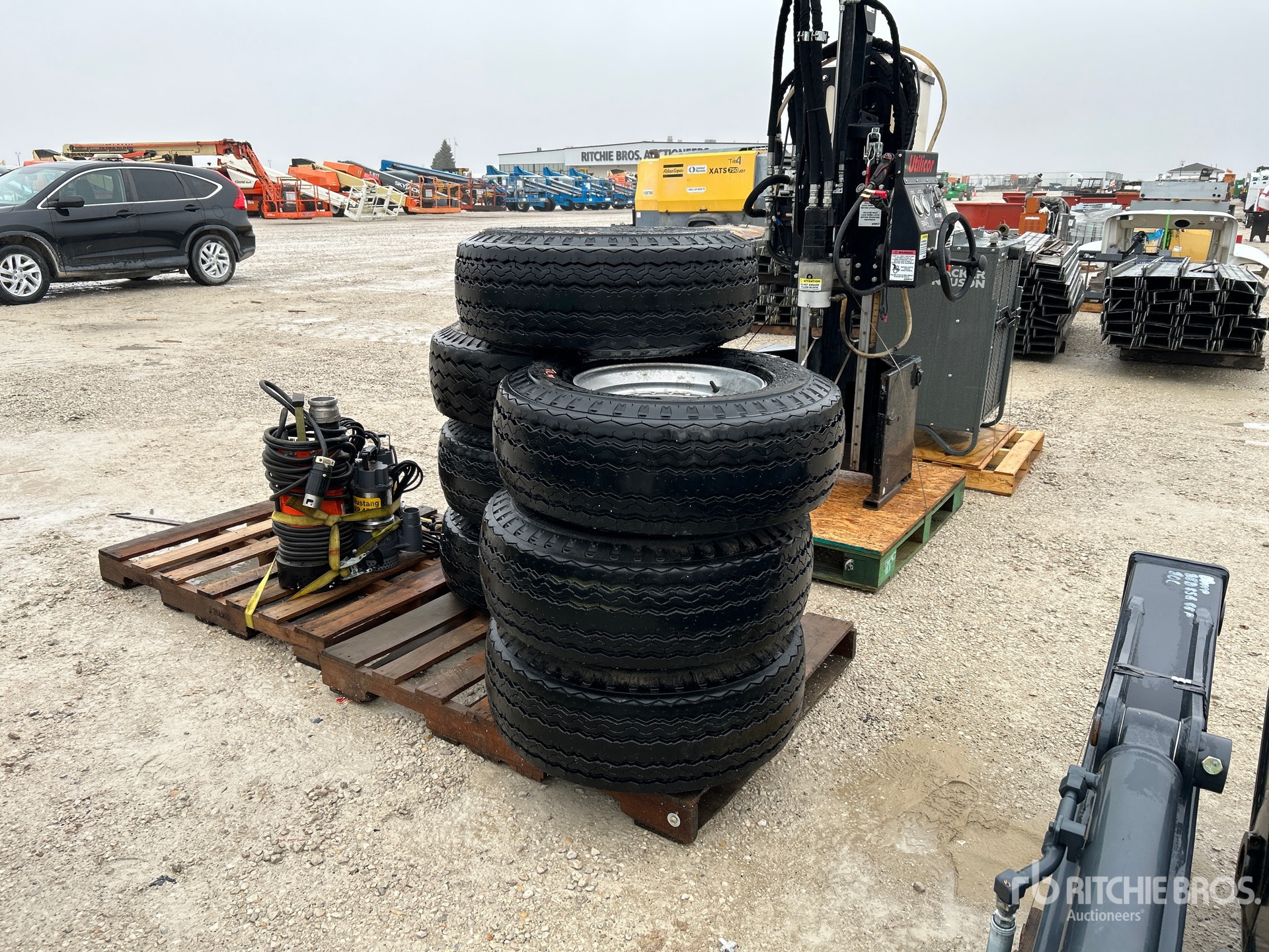 General Appearance with Picture, Left Rear Corner