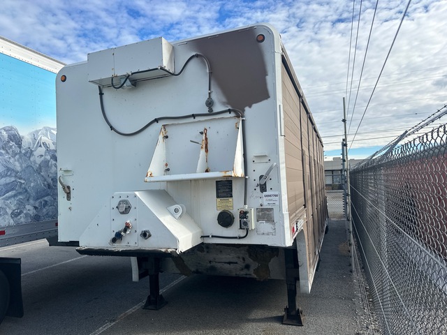 2006 Mickey 14 Bay S/A Beverage Trailer