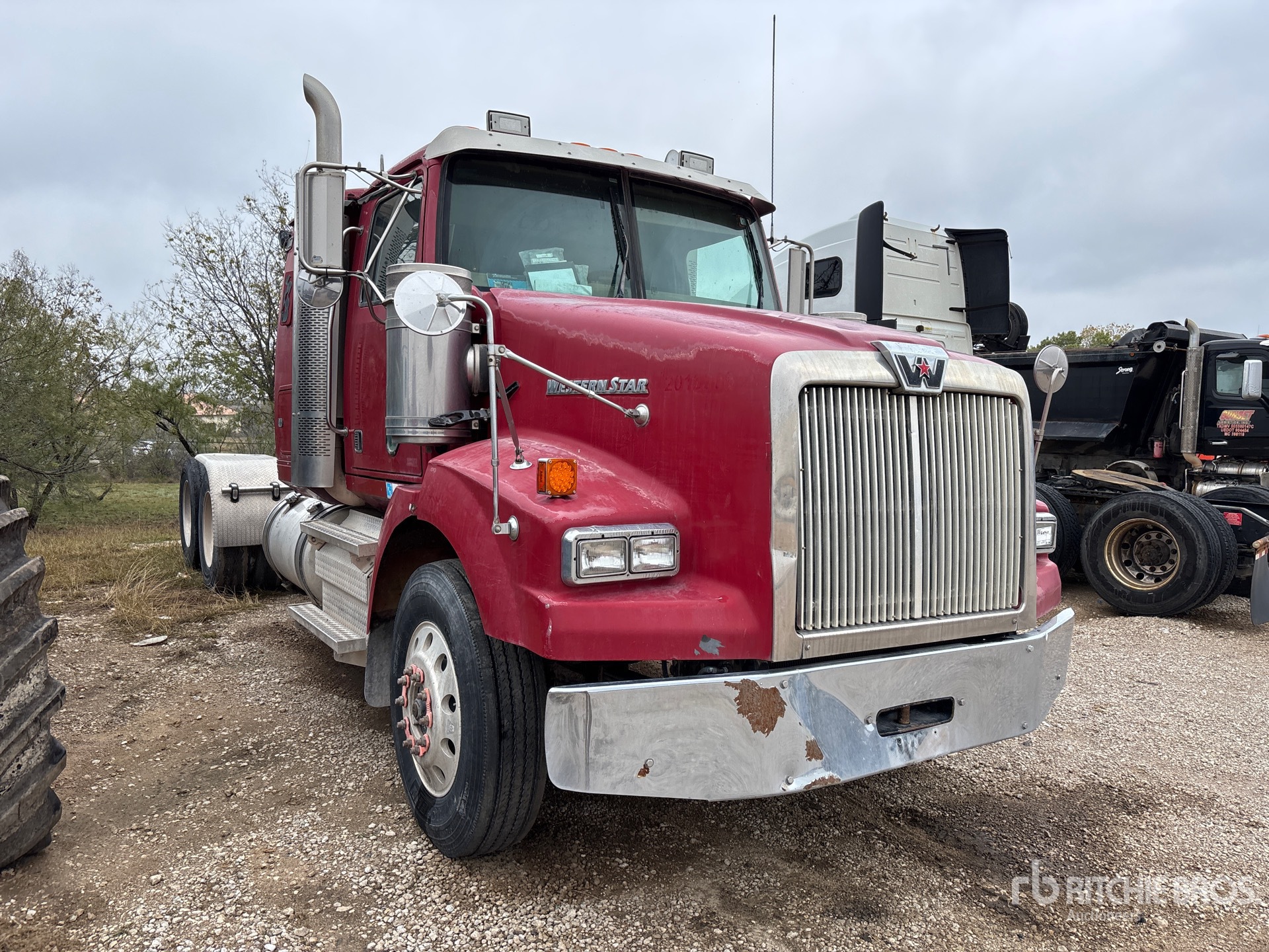 General Appearance with Picture, Right Front Corner