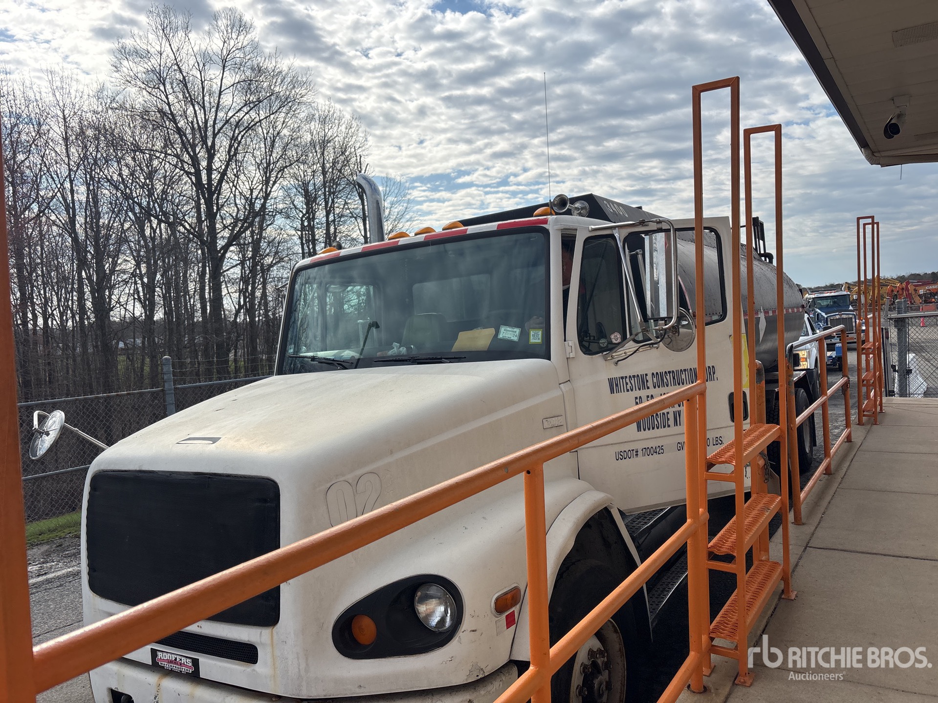 2001 Freightliner FL112