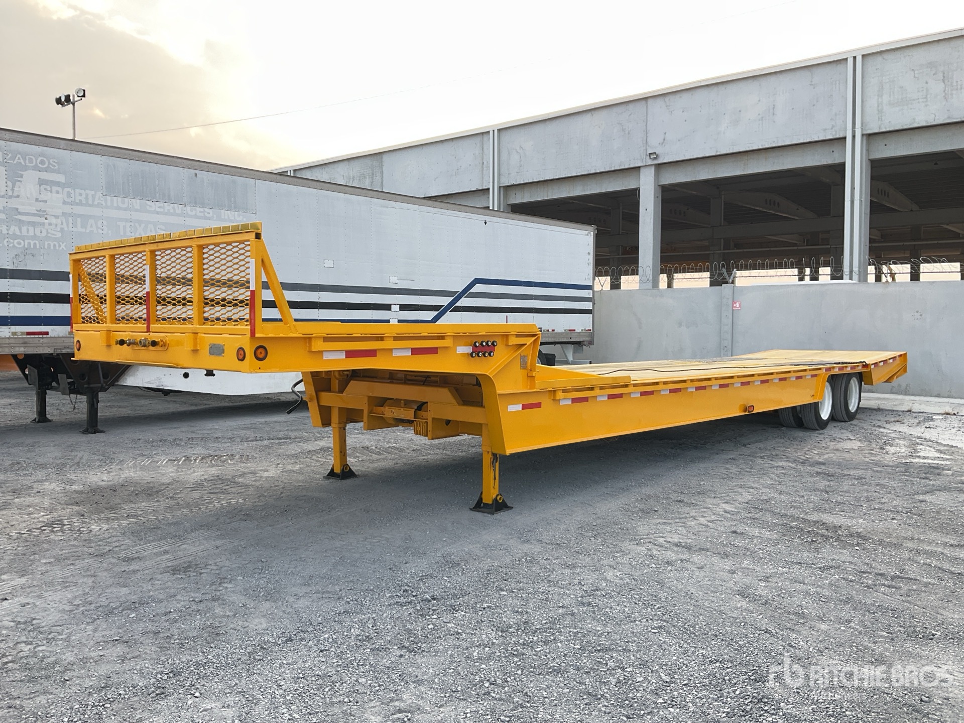 General Appearance with Featured Photo