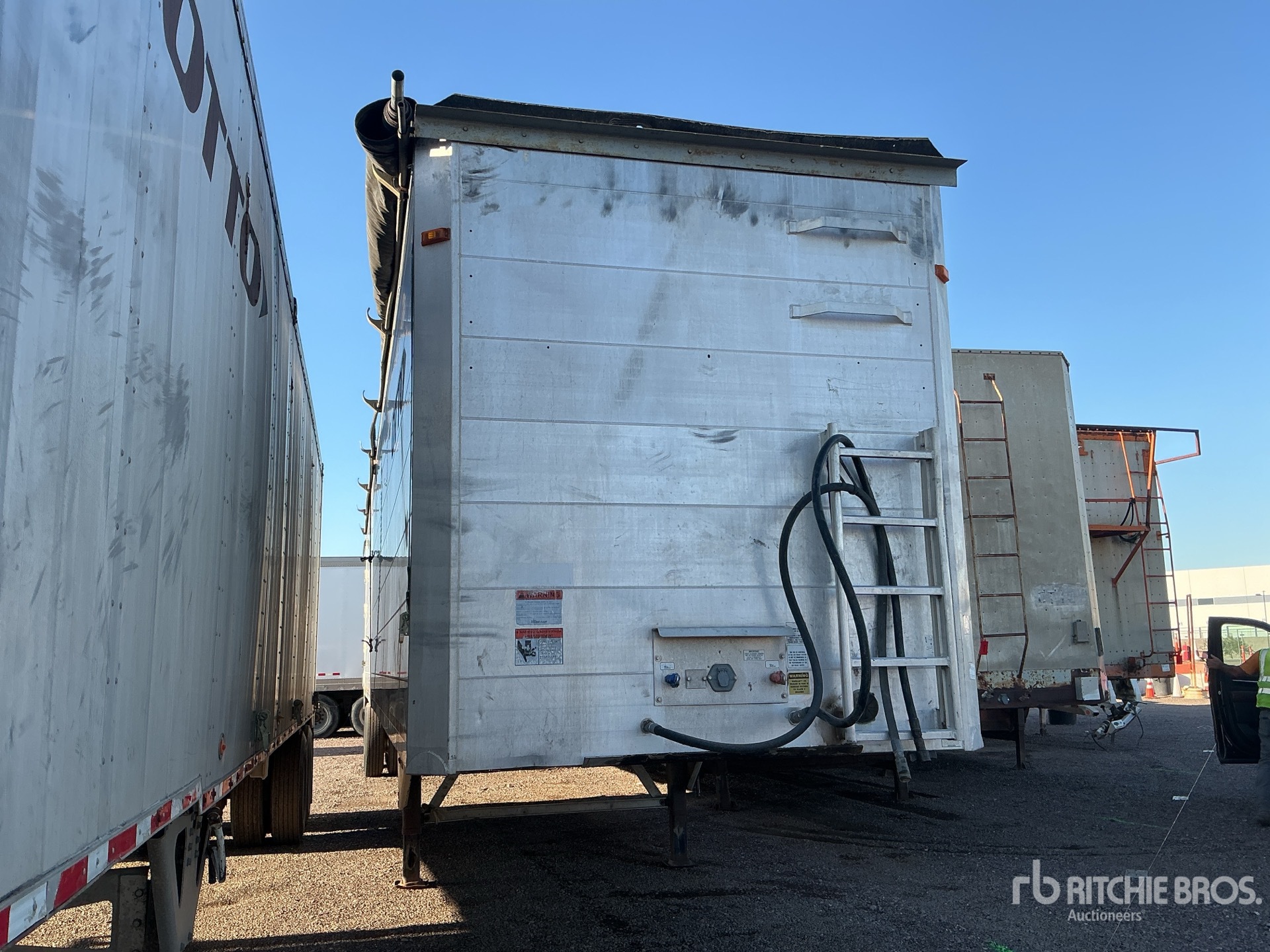 General Appearance with Bild, Ecke vorne rechts