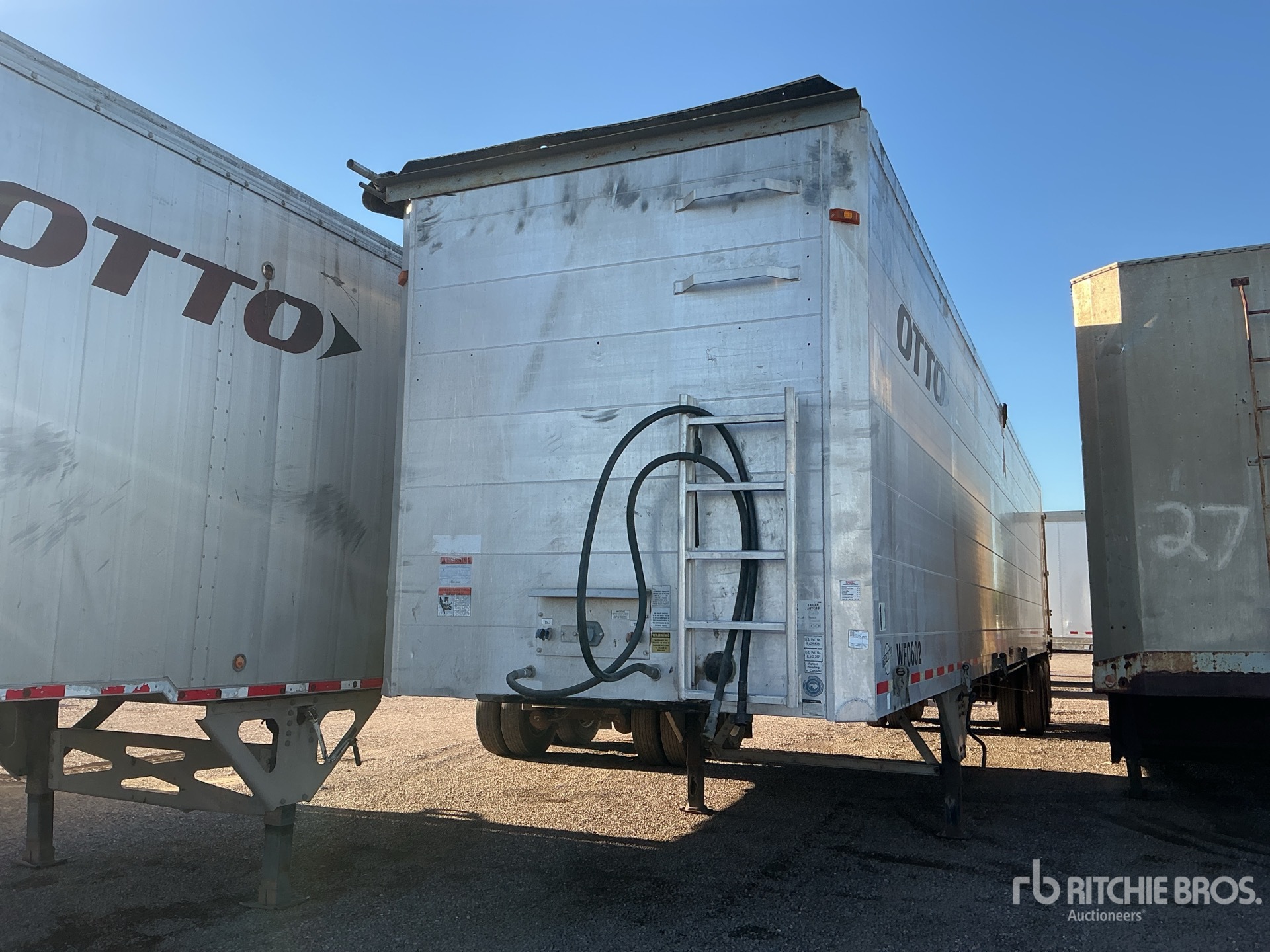 General Appearance with Bild, Ecke vorne links