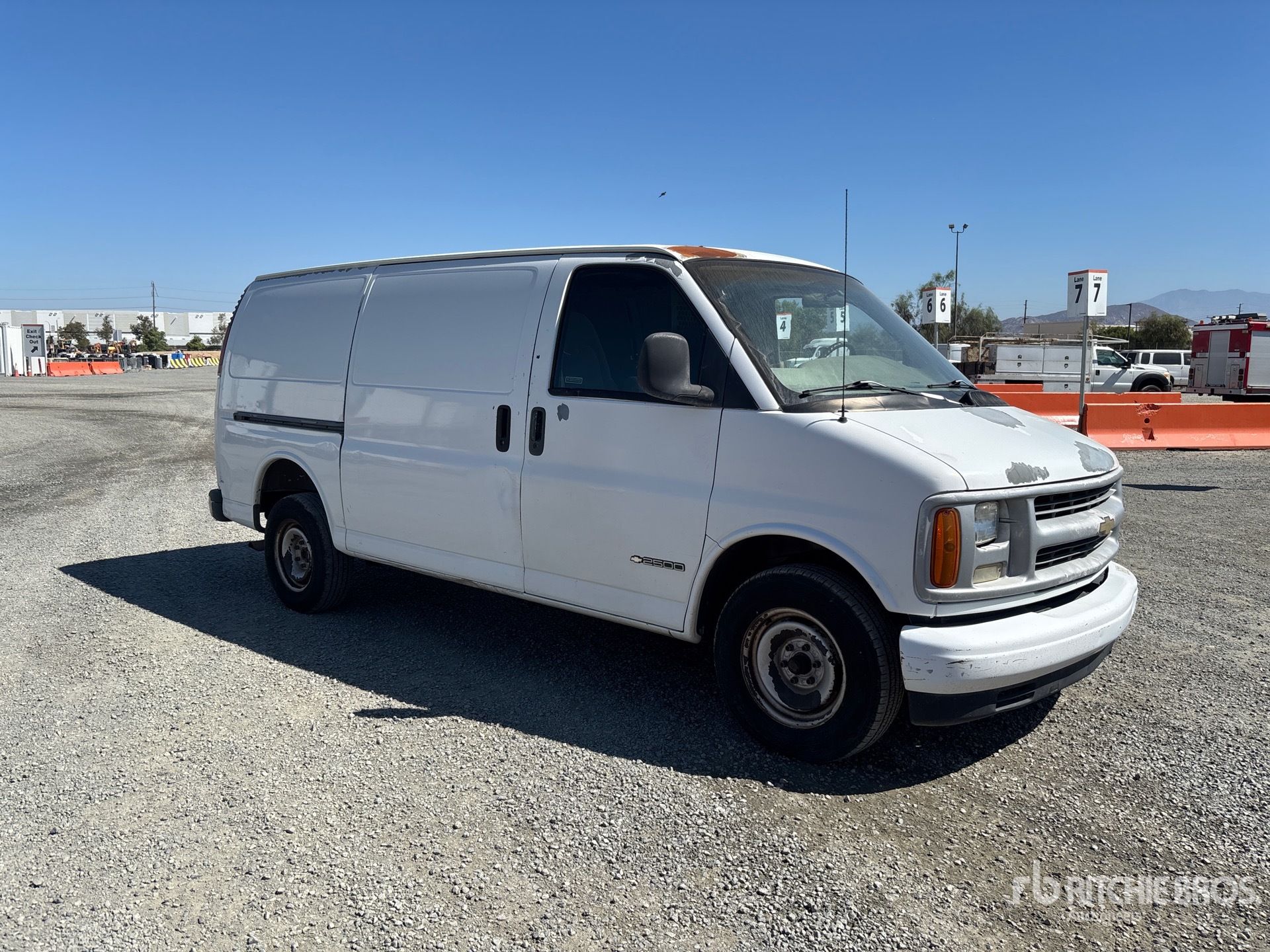 General Appearance with Picture, Right Front Corner