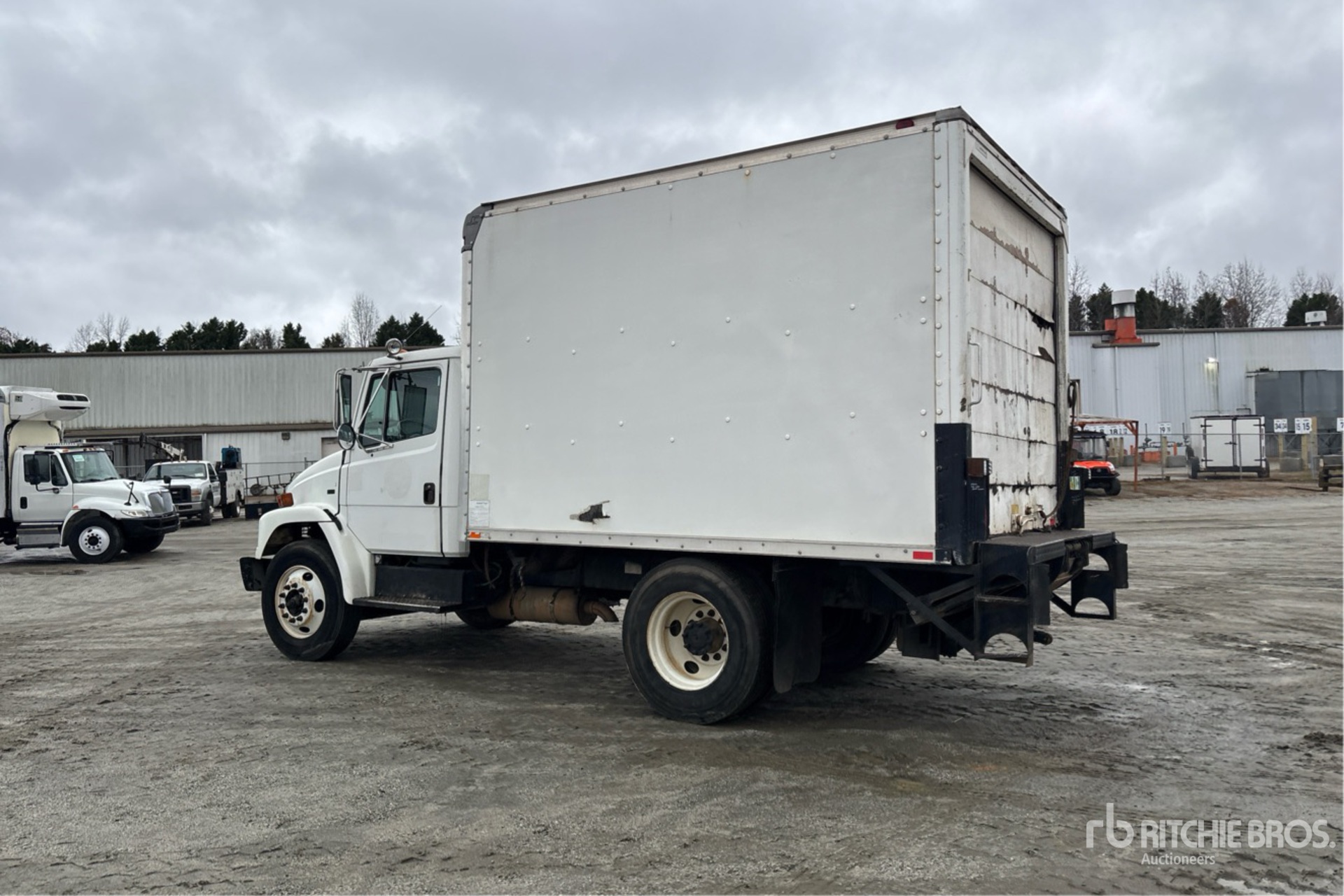 General Appearance with Bild, Ecke hinten links