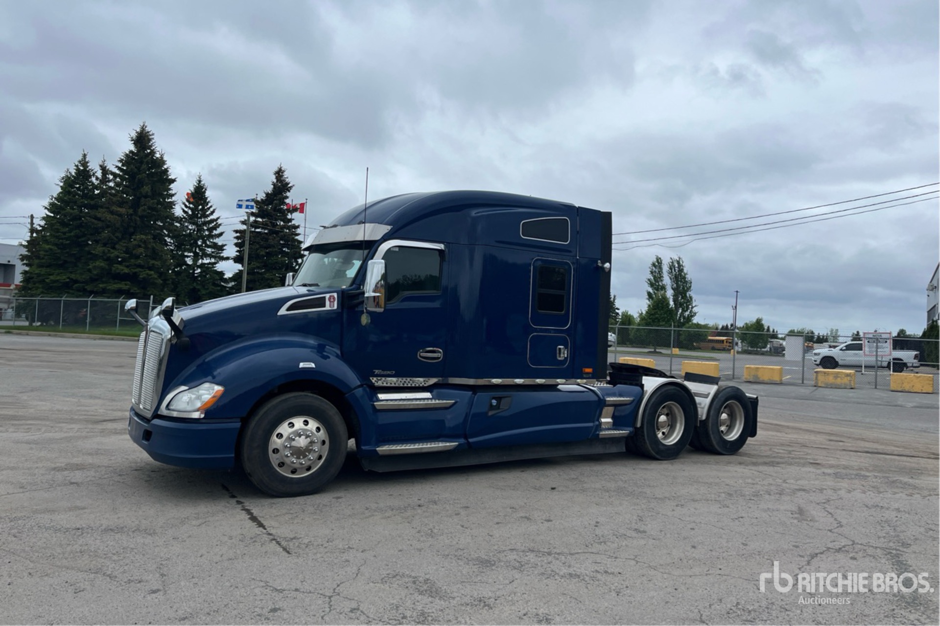 General Appearance with Picture, Left Front Corner