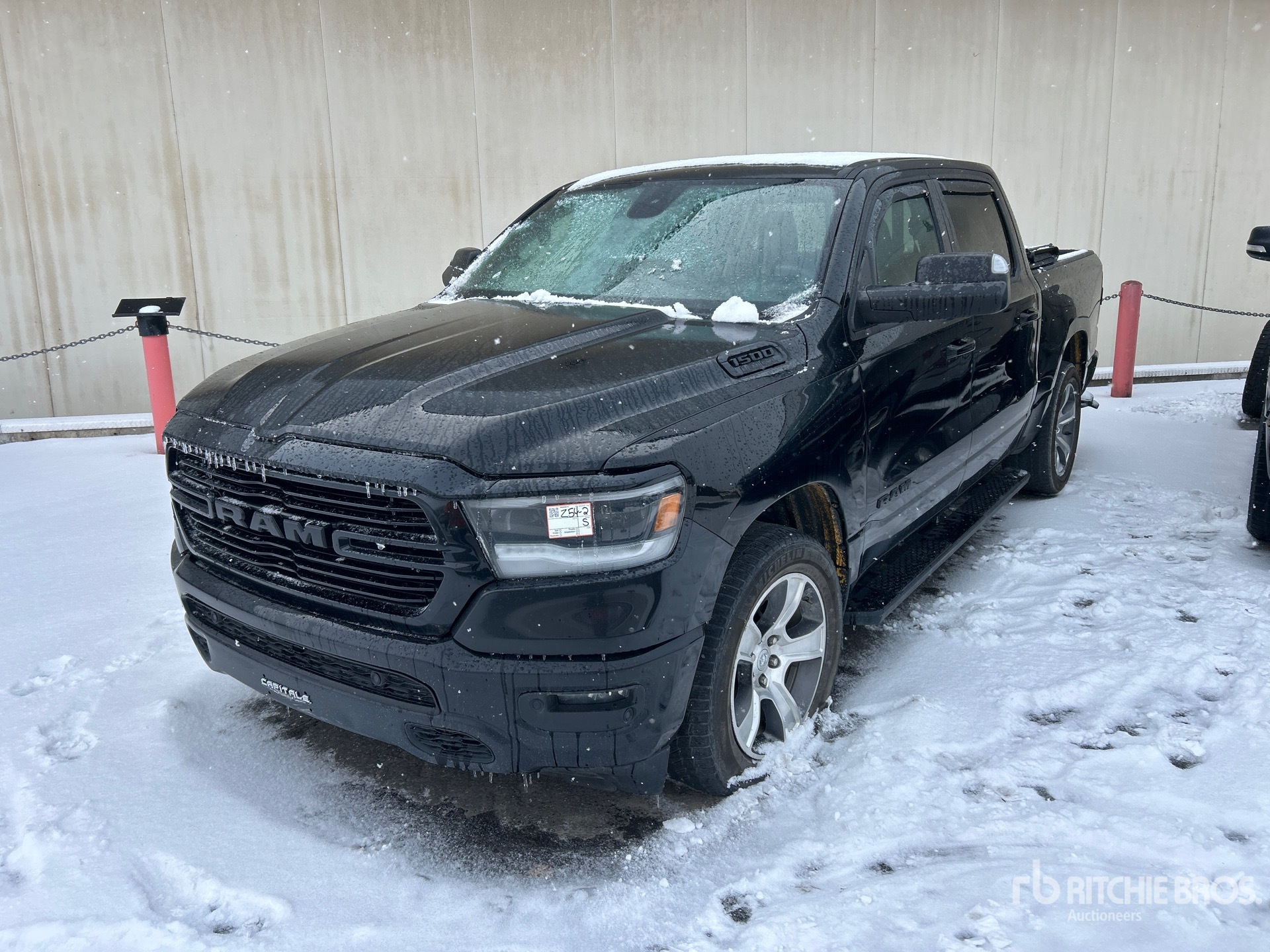 General Appearance with Picture, Left Front Corner