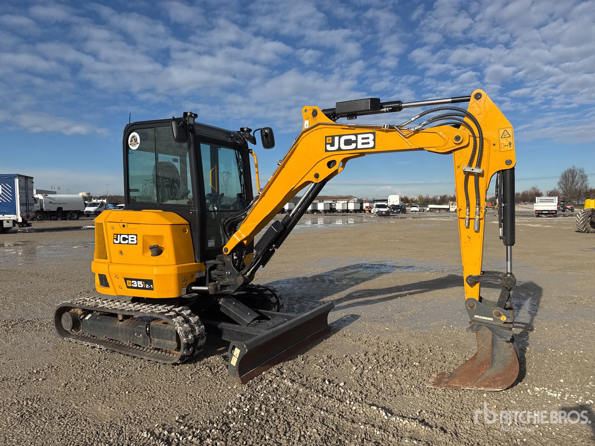 General Appearance with Picture, Right Front Corner