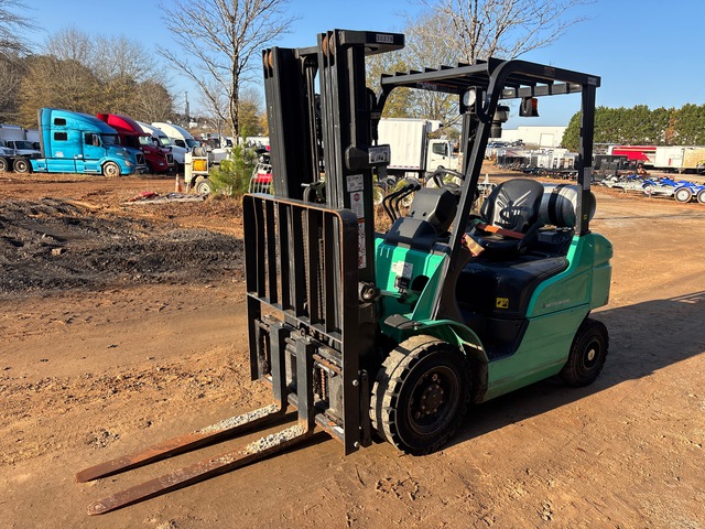 Mitsubishi FG20N 3700 lb Pneumatic Tire Forklift