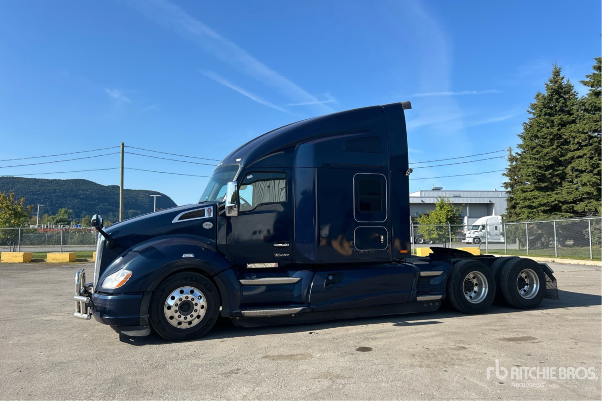 General Appearance with Picture, Left Front Corner