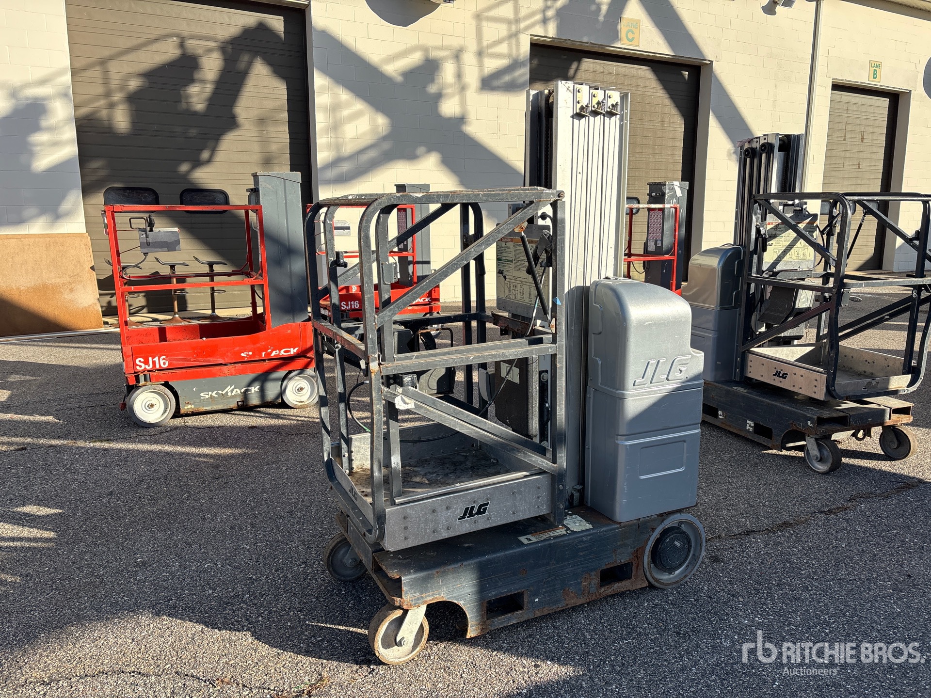 General Appearance with Featured Photo