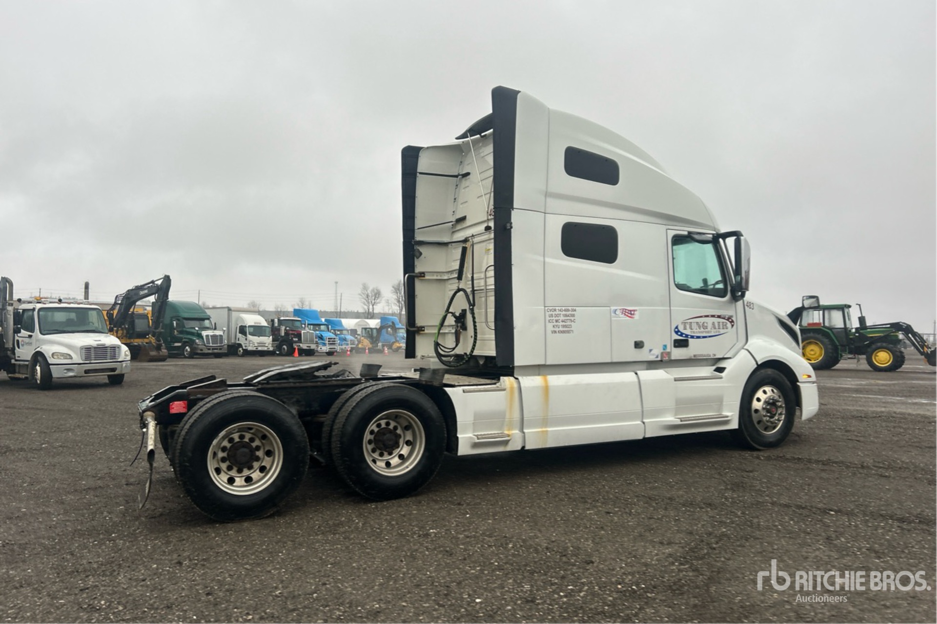 Aspect général with Image, coin arrière droit