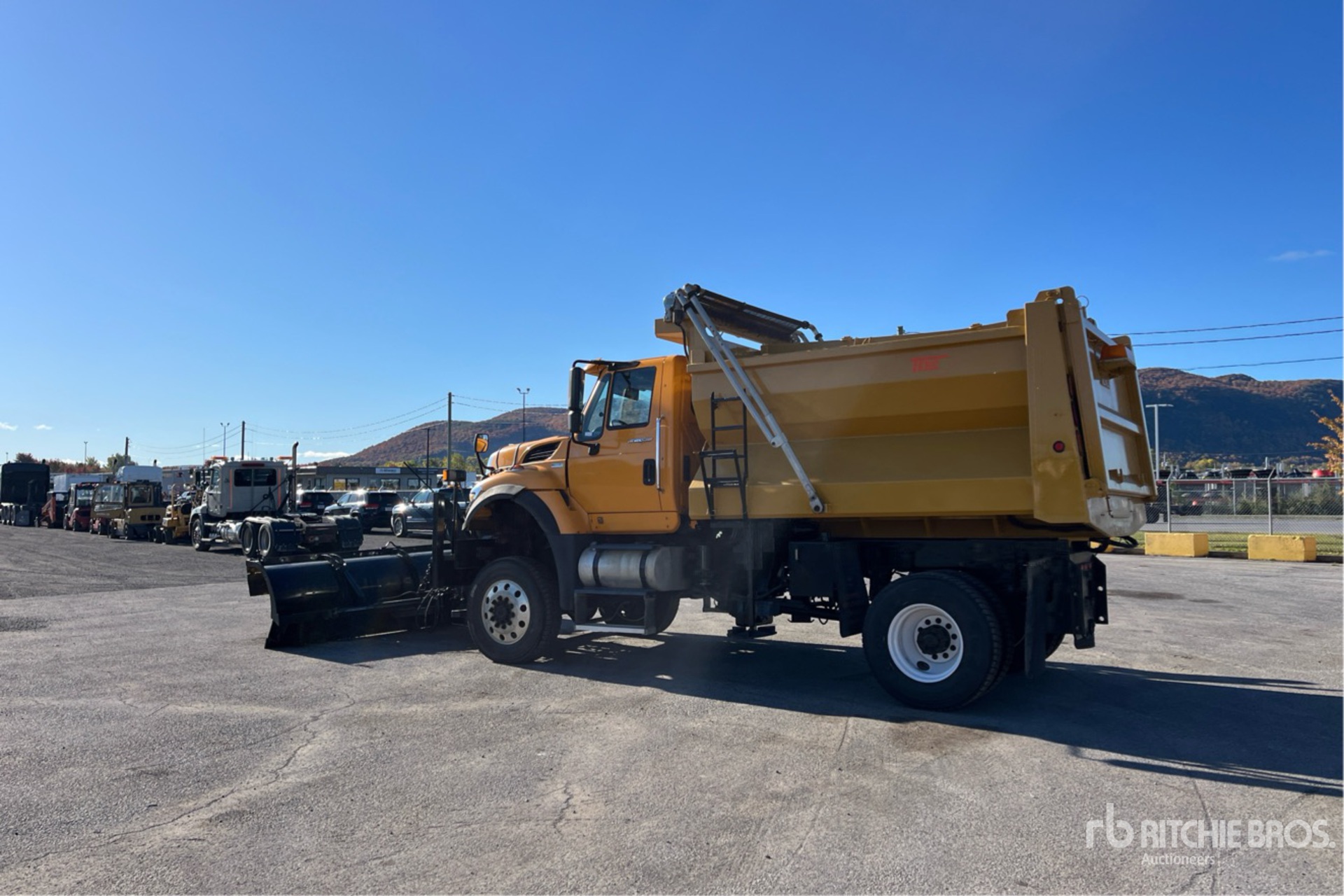 General Appearance with Bild, Ecke hinten links