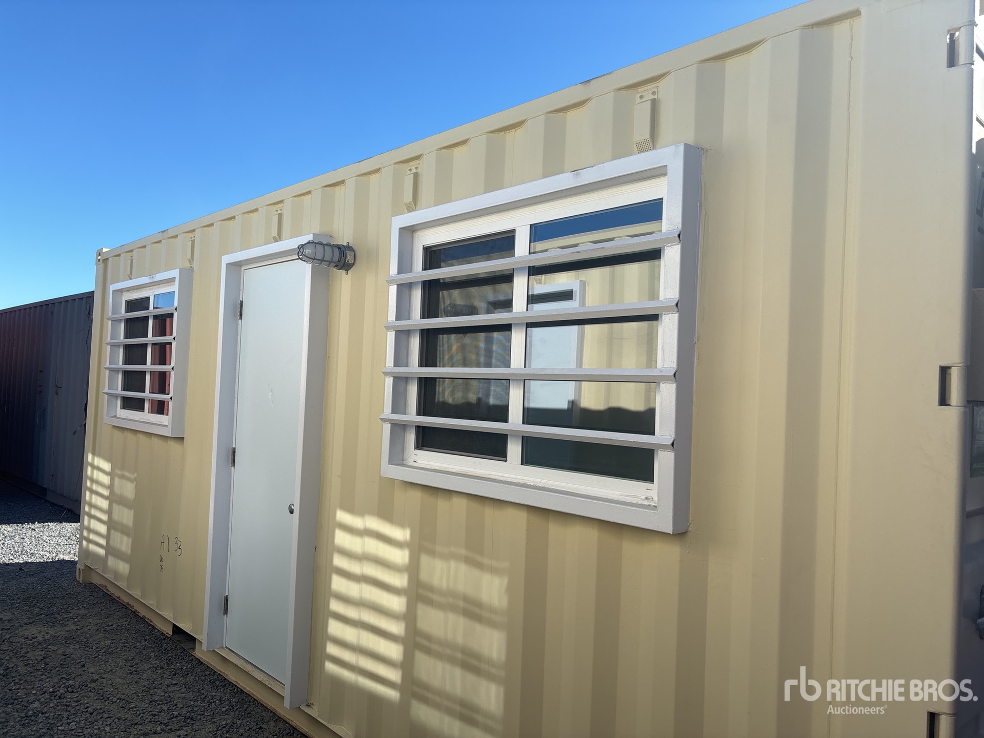 General Appearance with Bild, Ecke vorne links