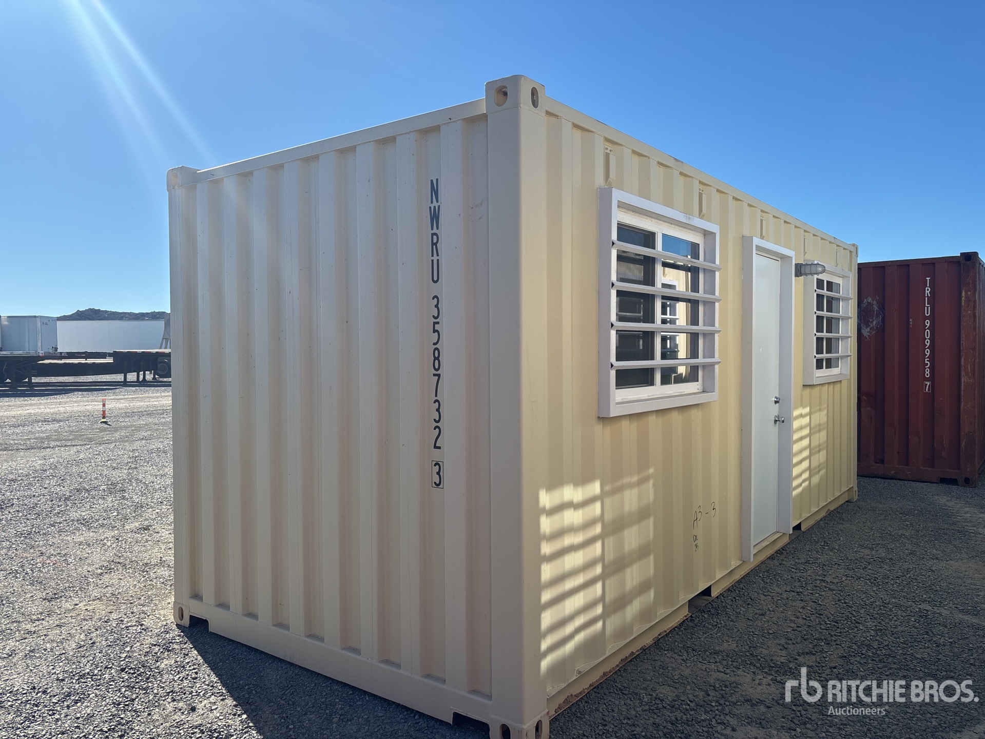 General Appearance with Bild, Ecke vorne rechts