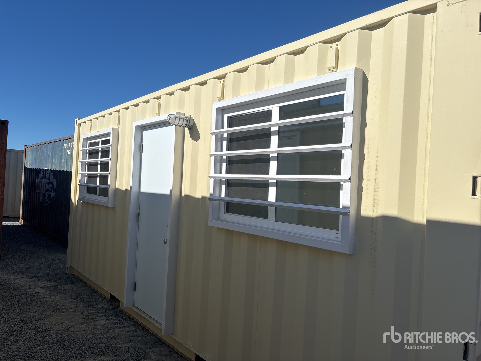 General Appearance with Bild, Ecke vorne links