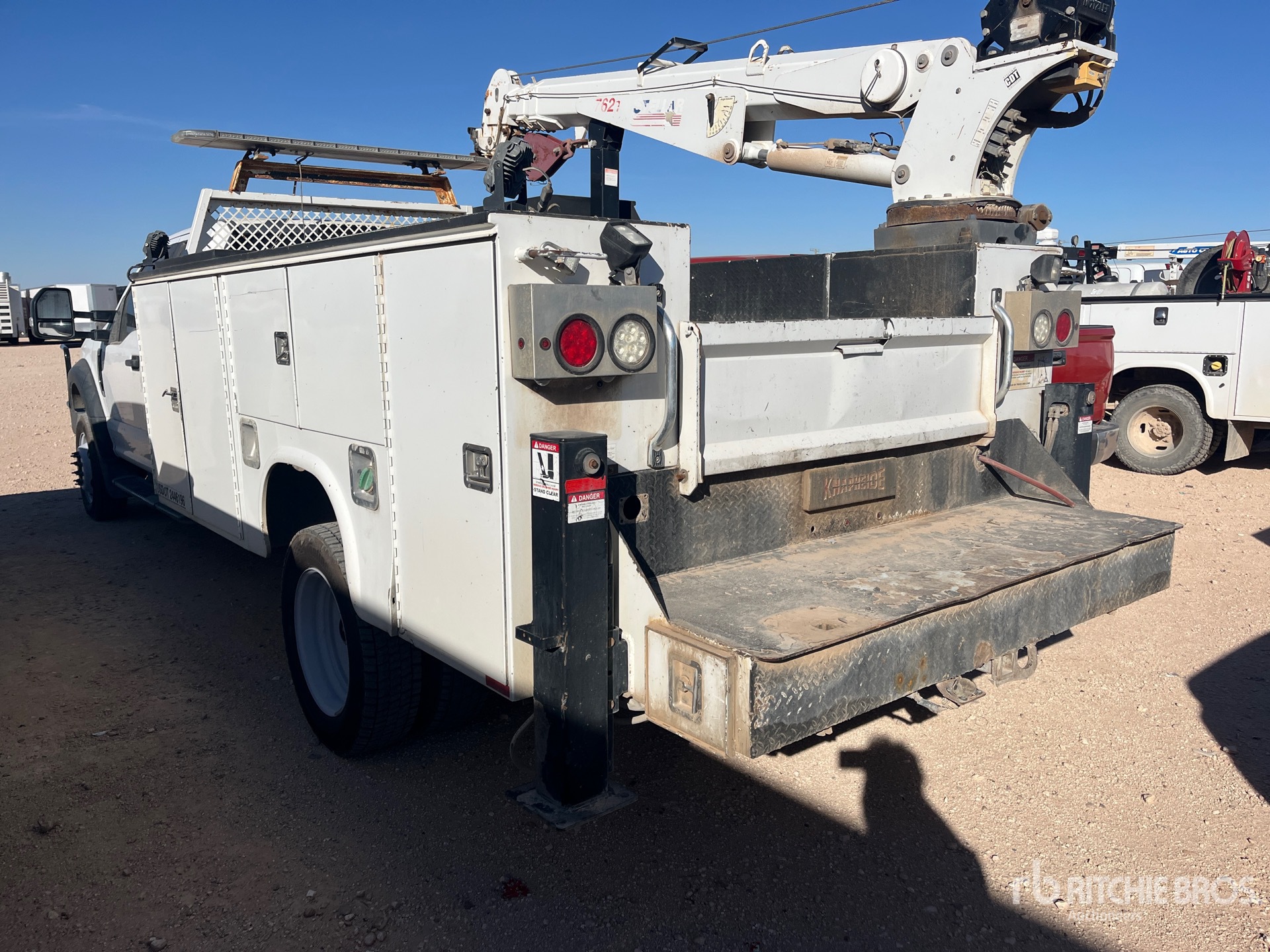 General Appearance with Foto, angolo posteriore sinistro