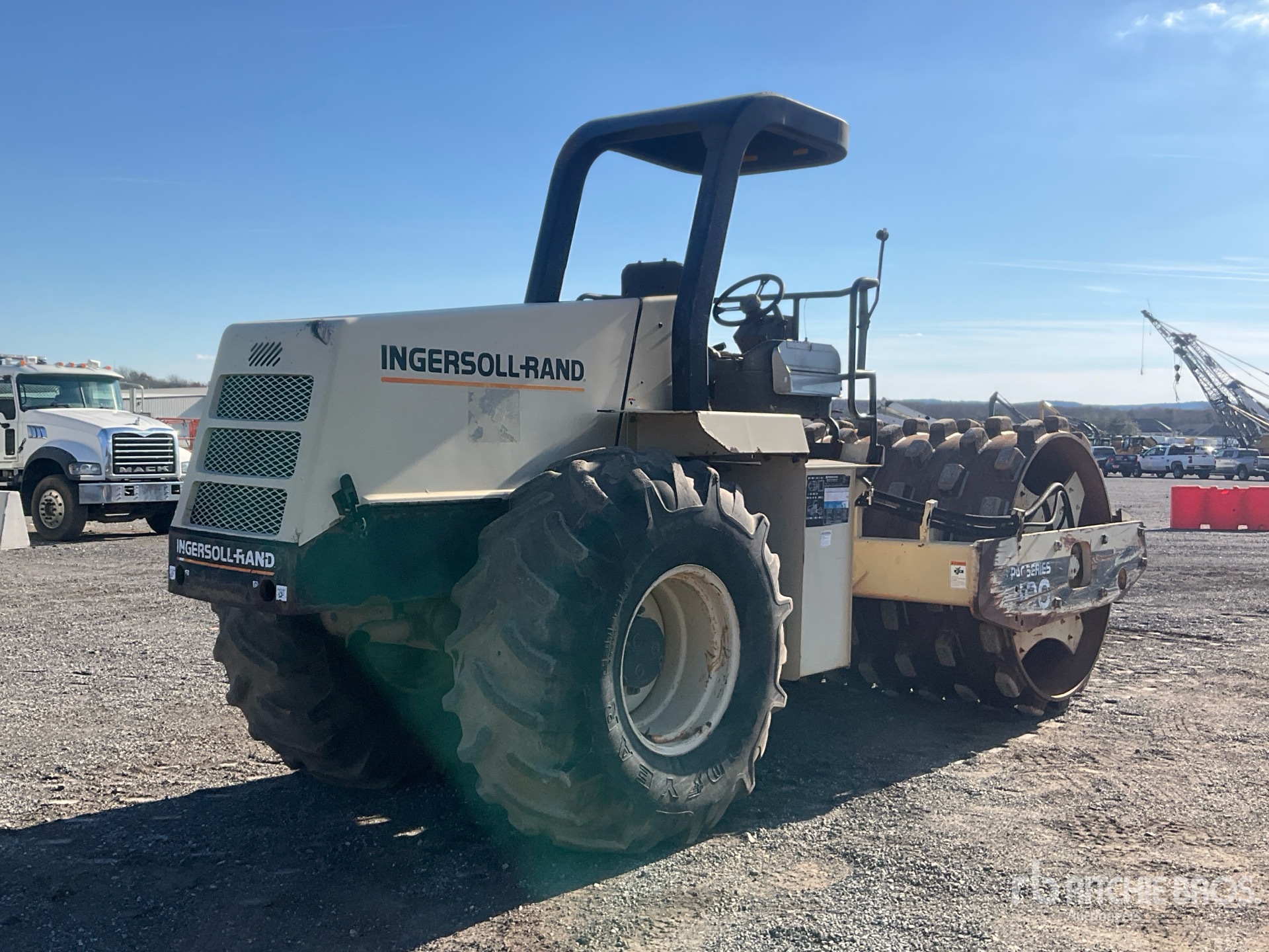 General Appearance with Imagen: esquina trasera derecha