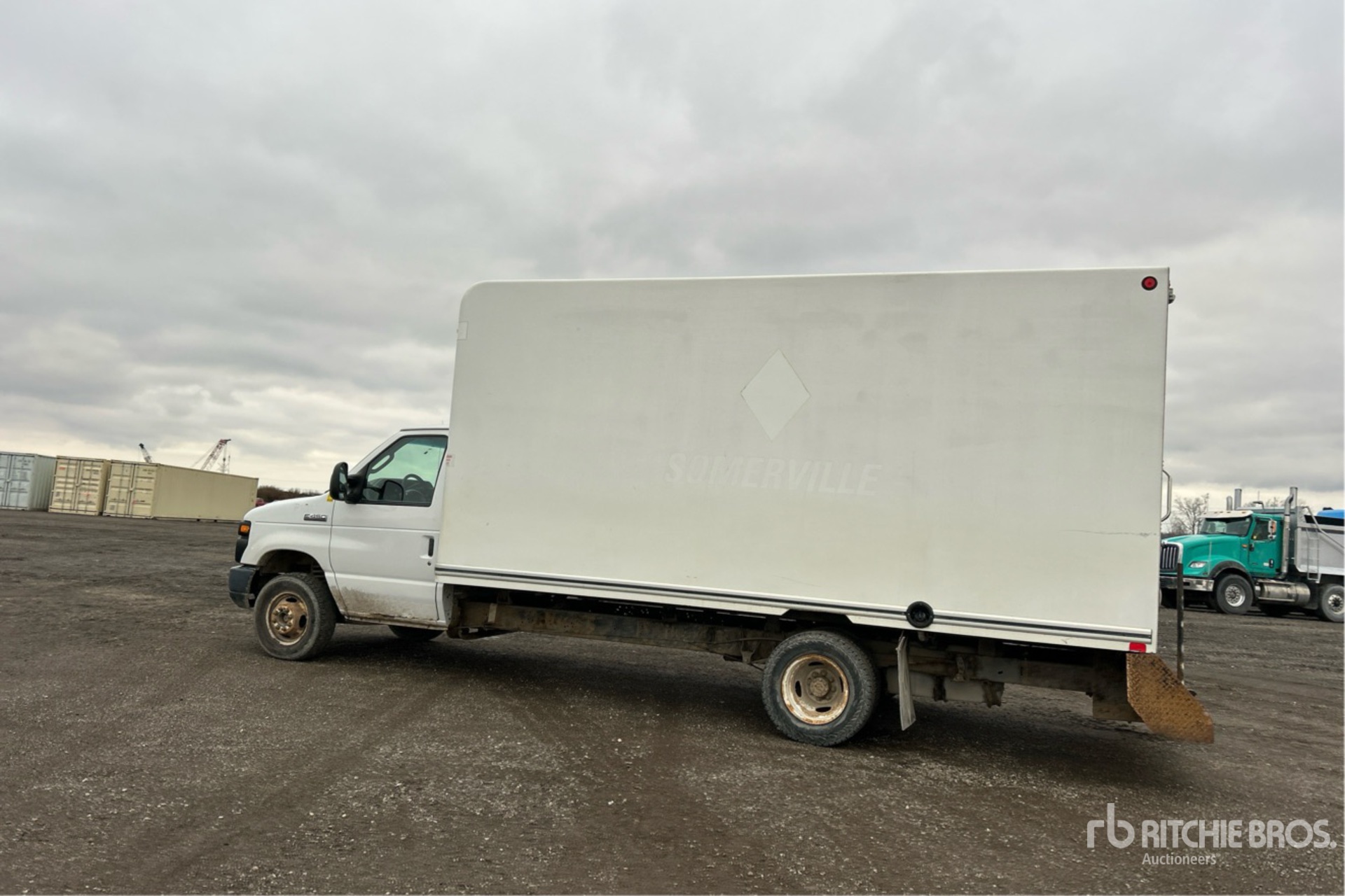 Aspect général with Image, coin arrière gauche