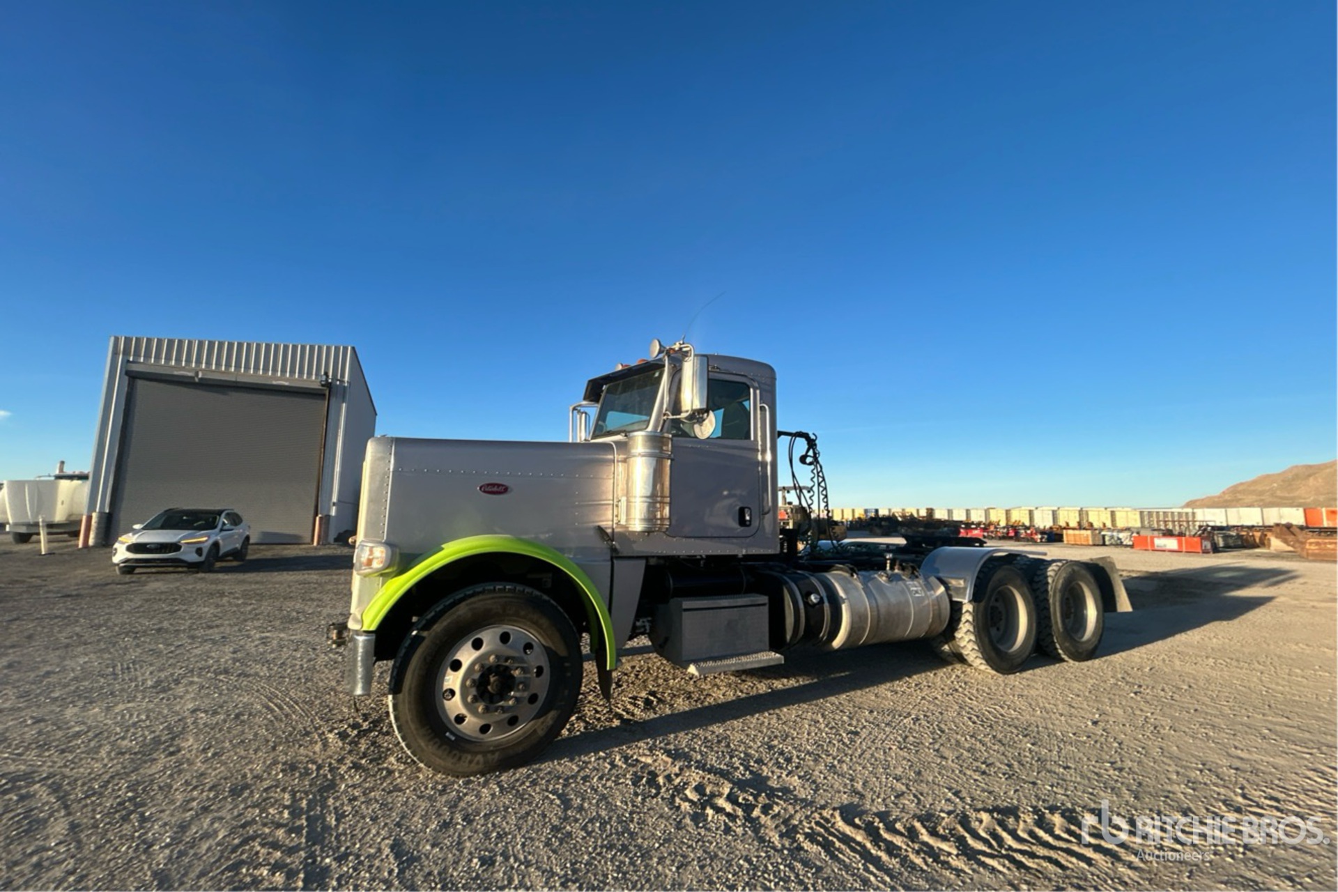 General Appearance with Bild, Ecke vorne links