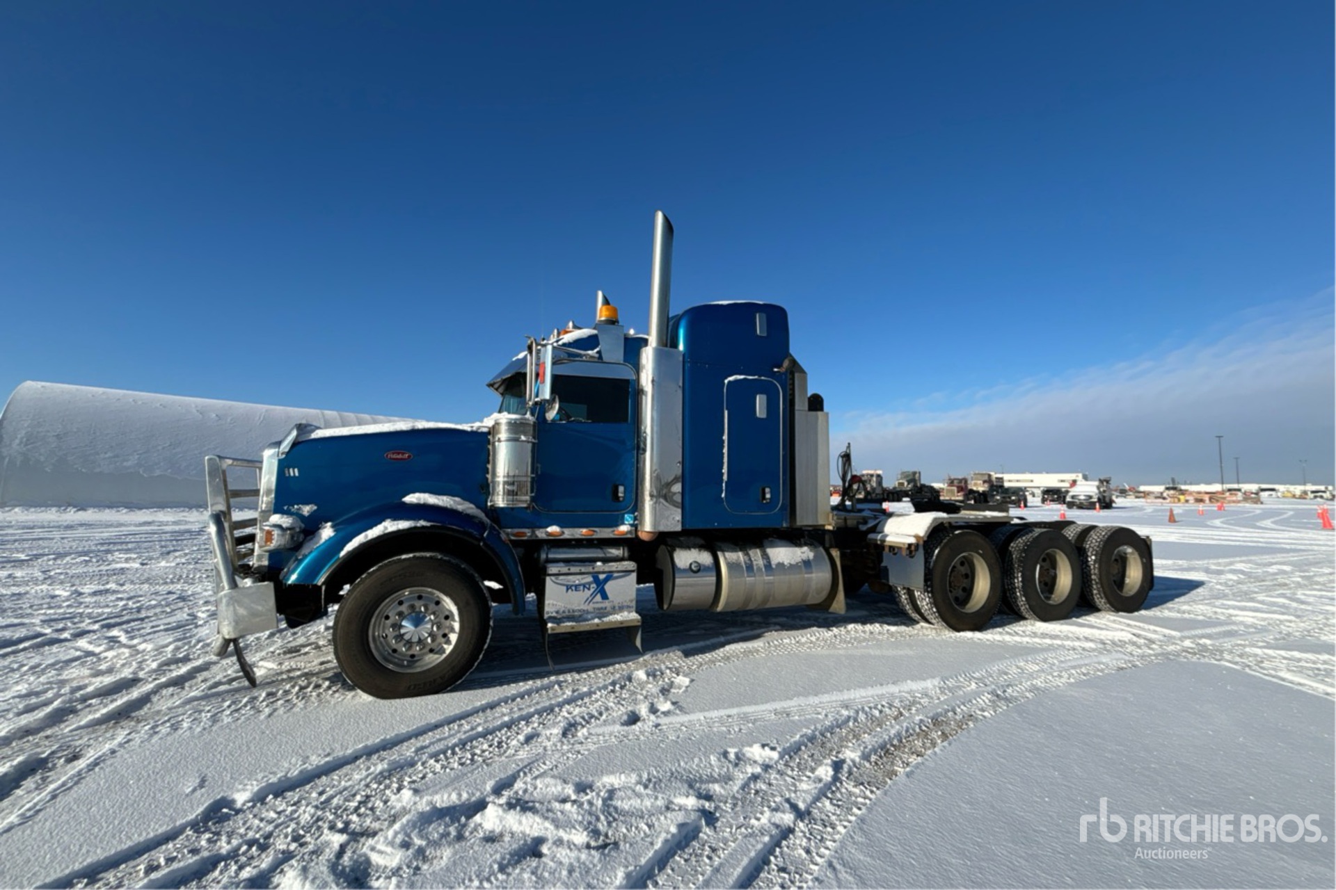 General Appearance with Bild, Ecke vorne links