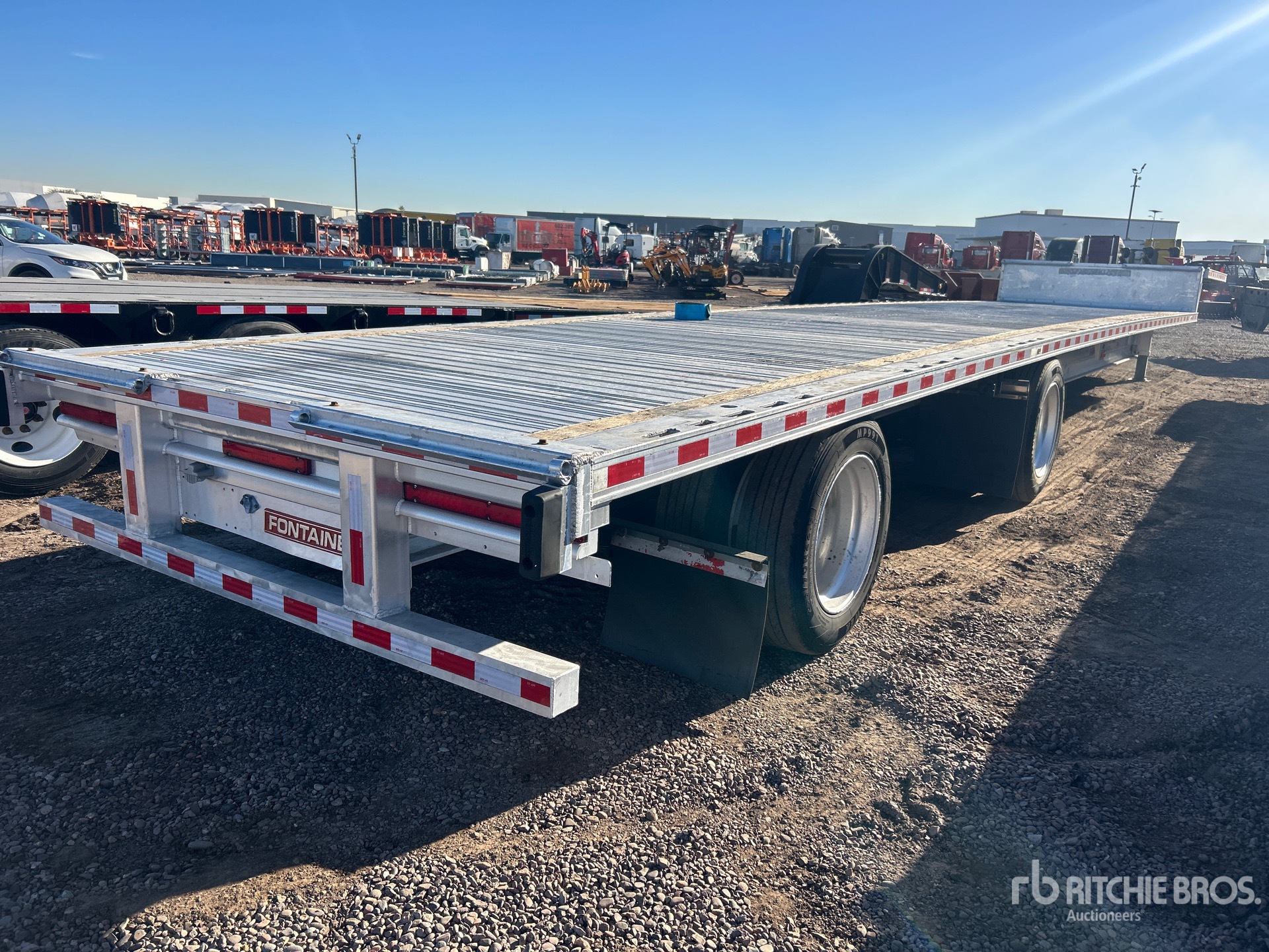 General Appearance with Foto, angolo anteriore sinistro