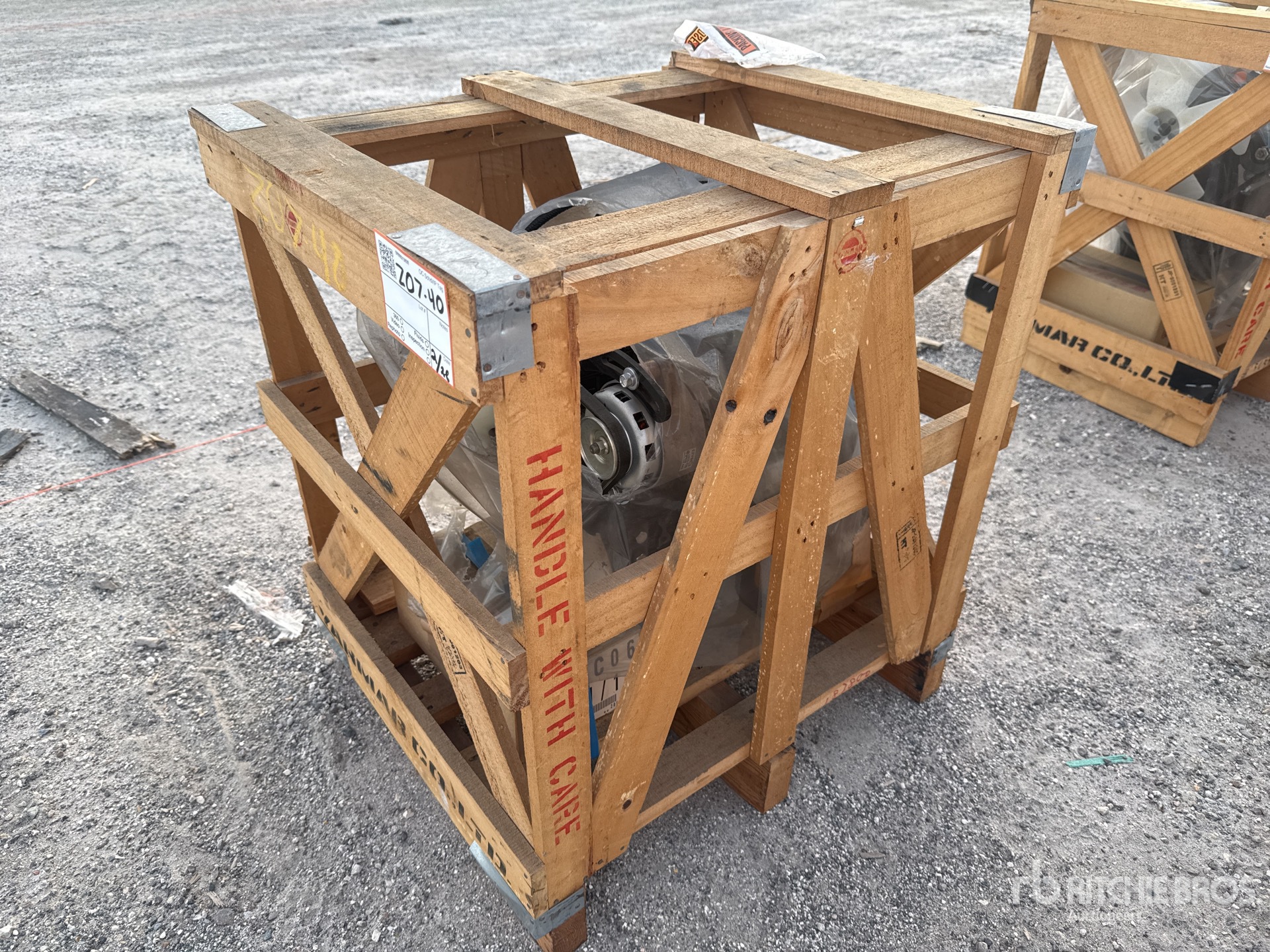 General Appearance with Bild, Ecke vorne links