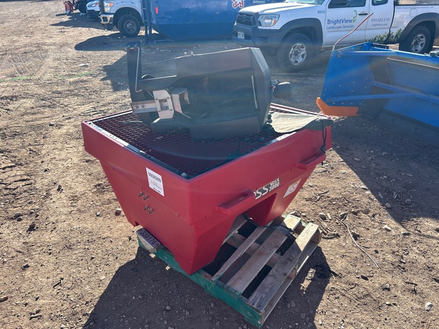 2017 (unverified) Boss Salt/ Ice melt Spreader Fertilizer Spreader