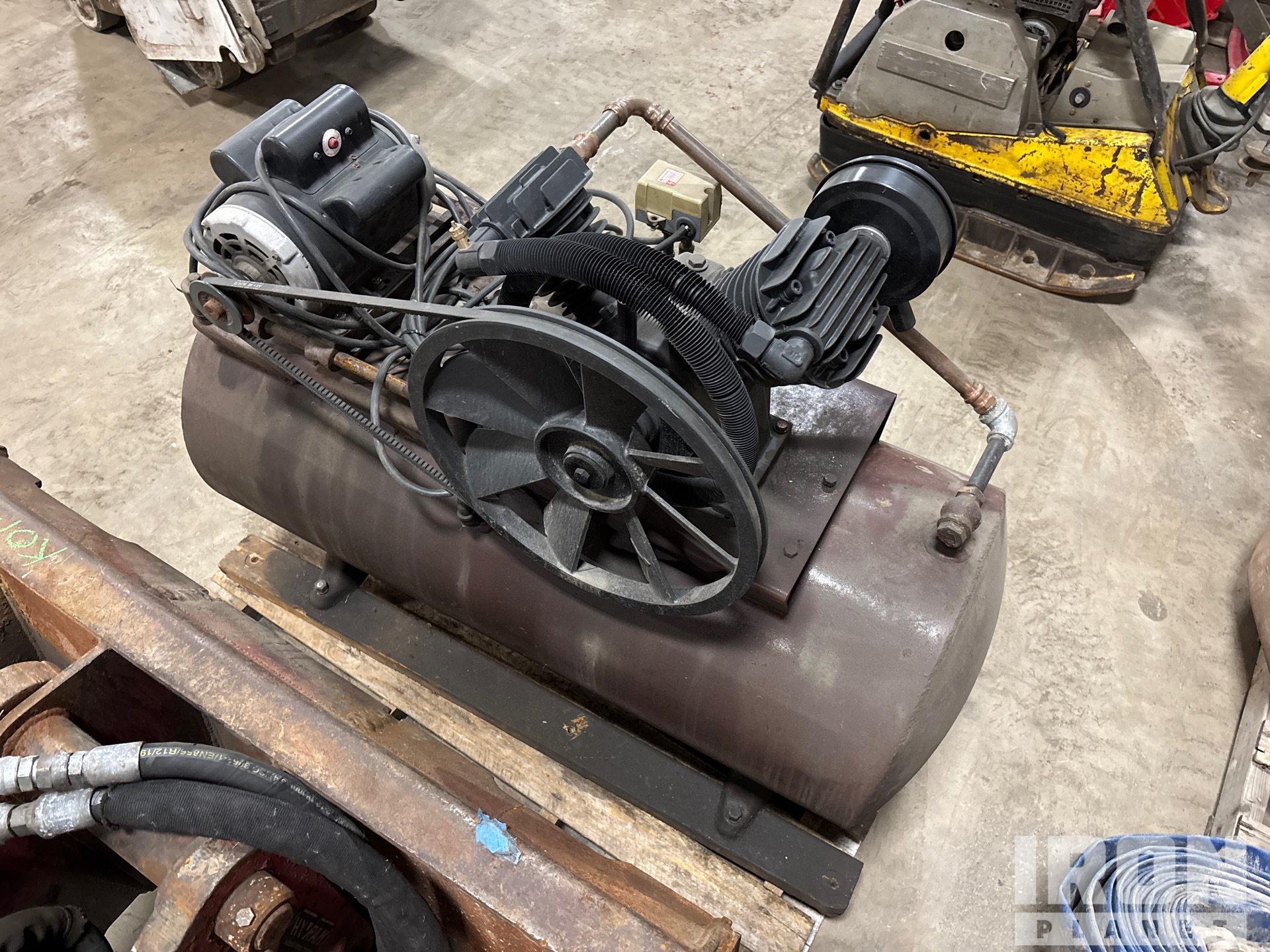 General Appearance with Imagen: esquina trasera derecha