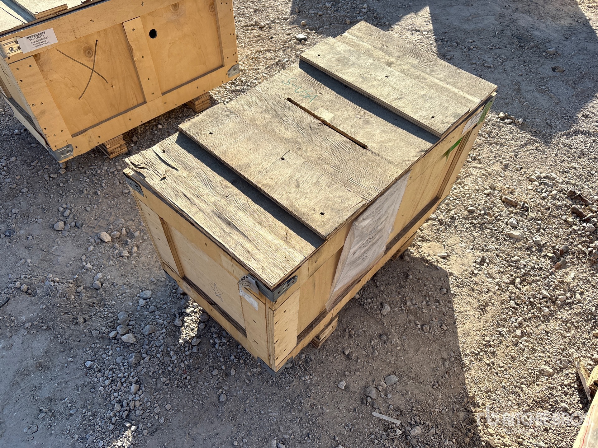 General Appearance with Foto, angolo posteriore sinistro