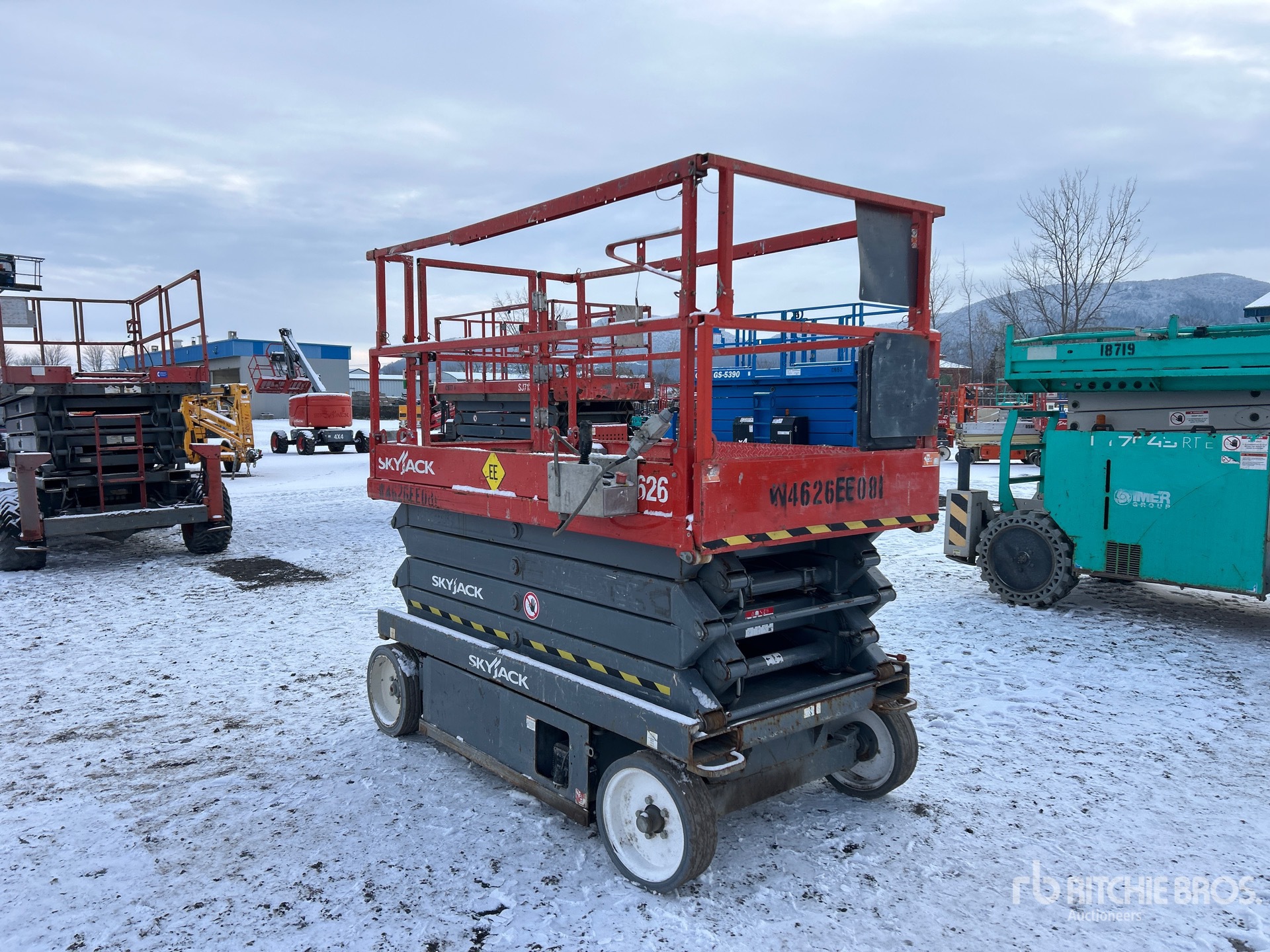 General Appearance with Picture, Right Front Corner