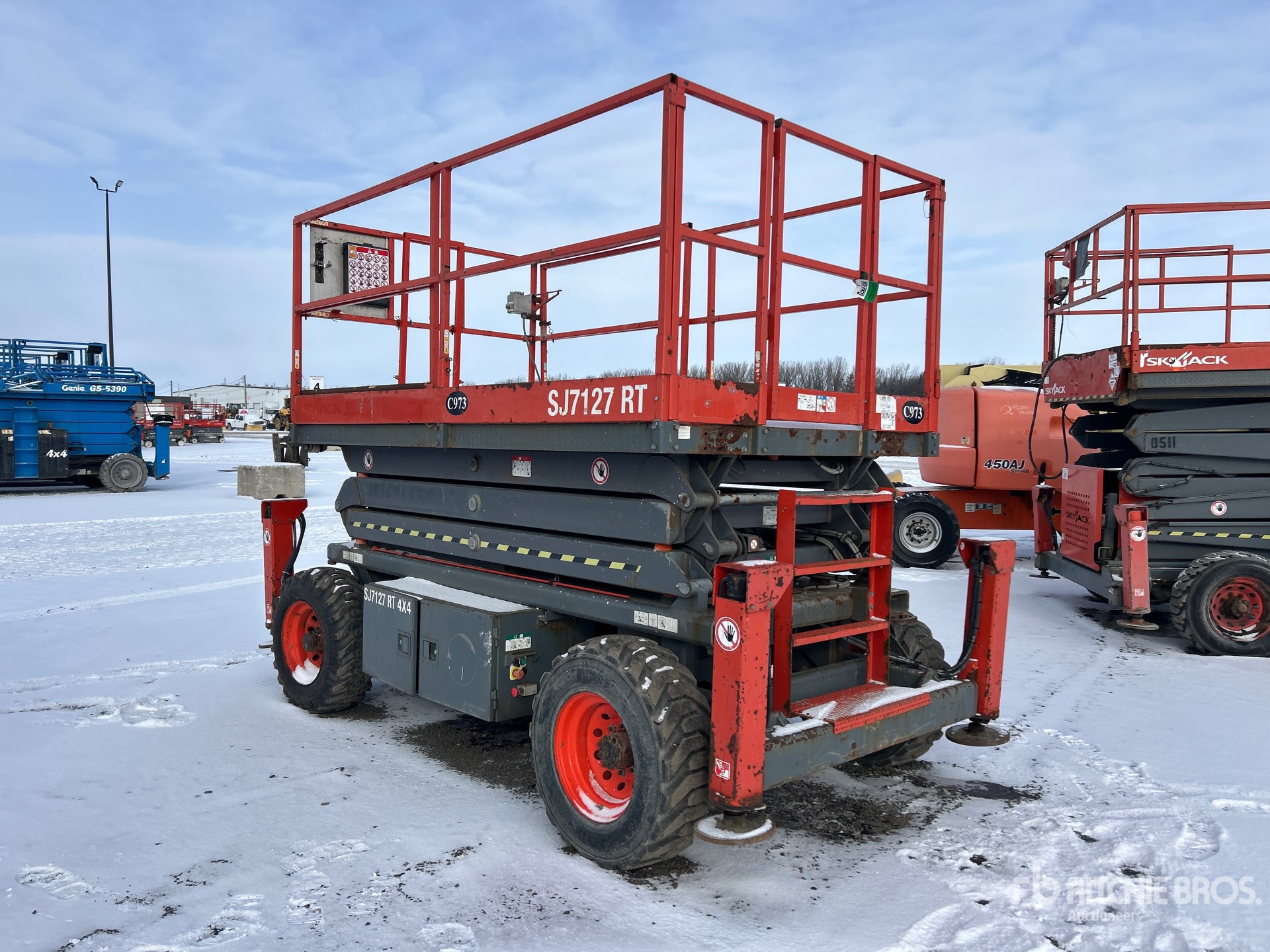 General Appearance with Foto, angolo posteriore sinistro