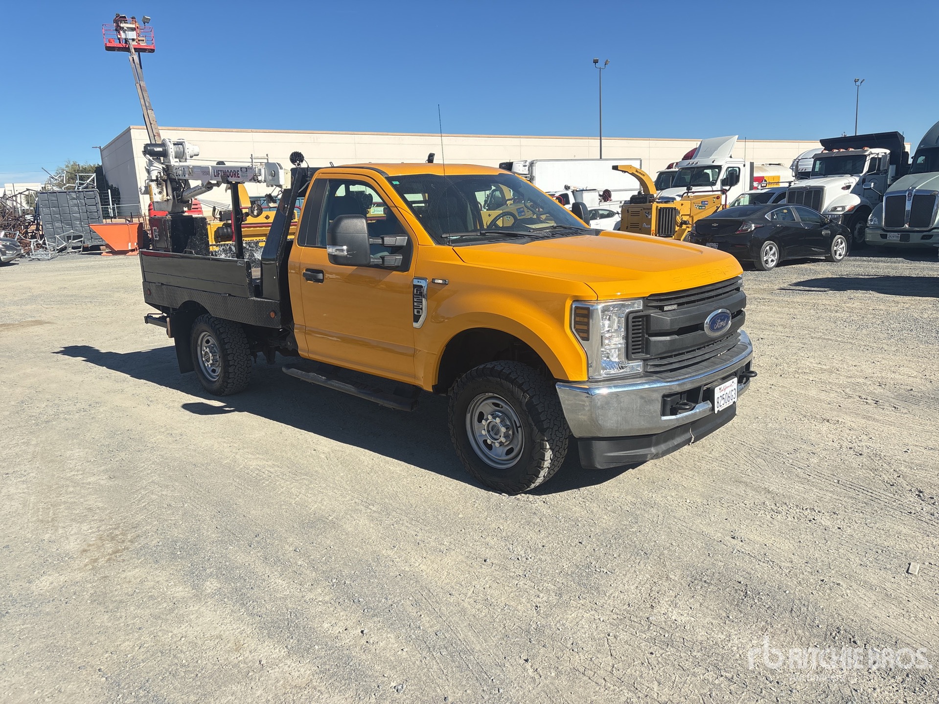 General Appearance with Bild, Ecke vorne rechts