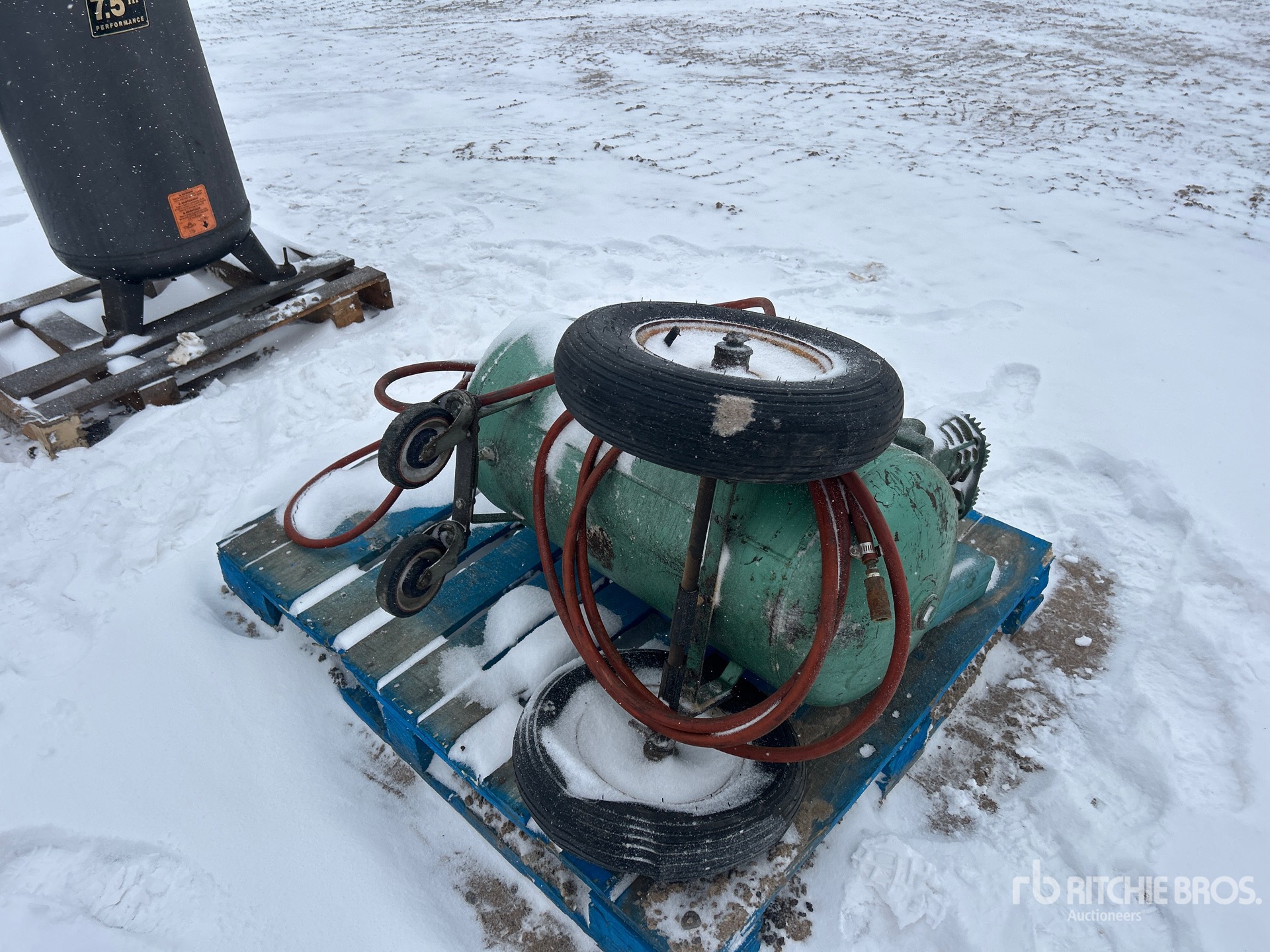 Aspect général with Image, coin arrière droit