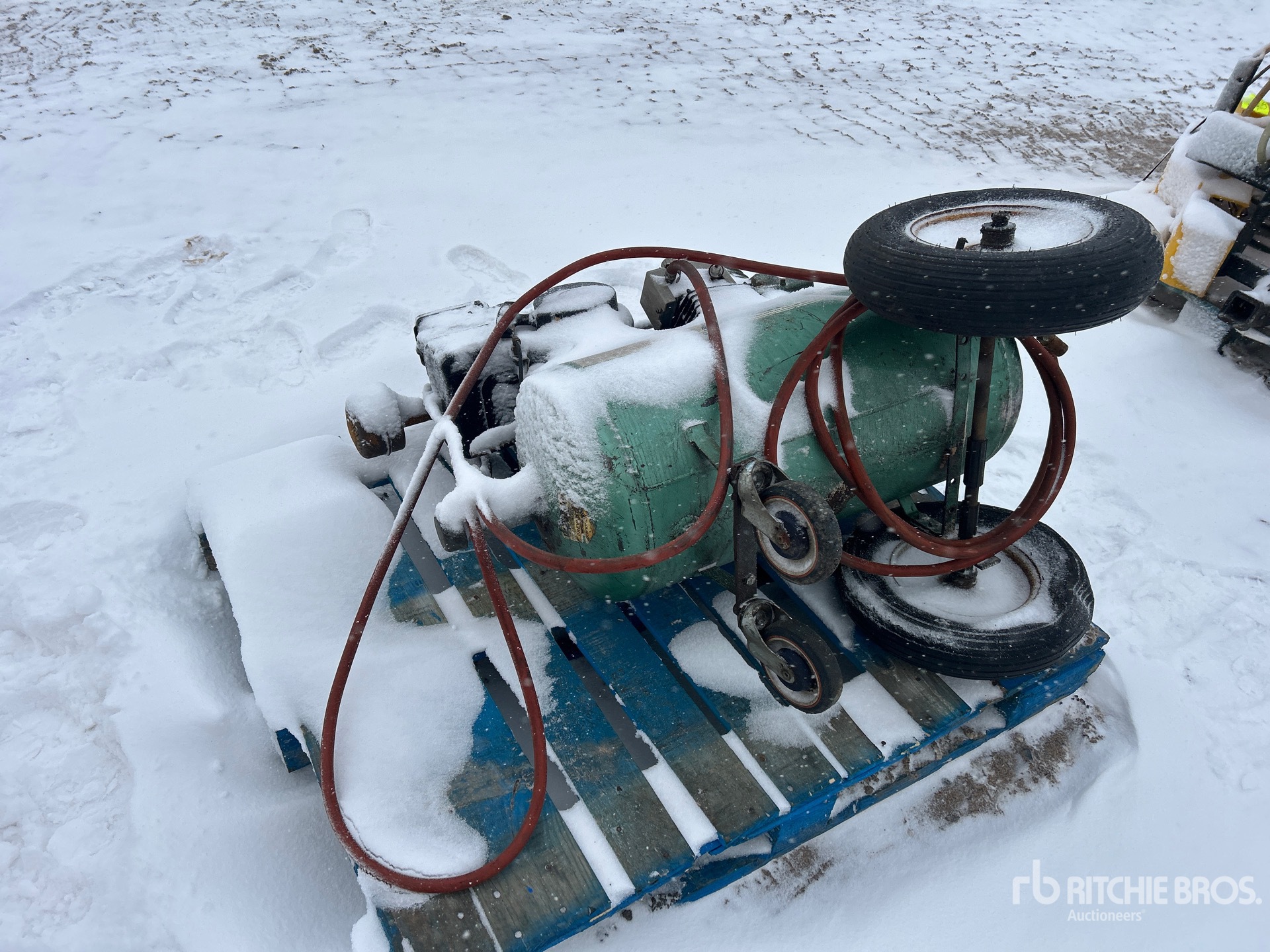 Aspect général with Image, coin arrière gauche