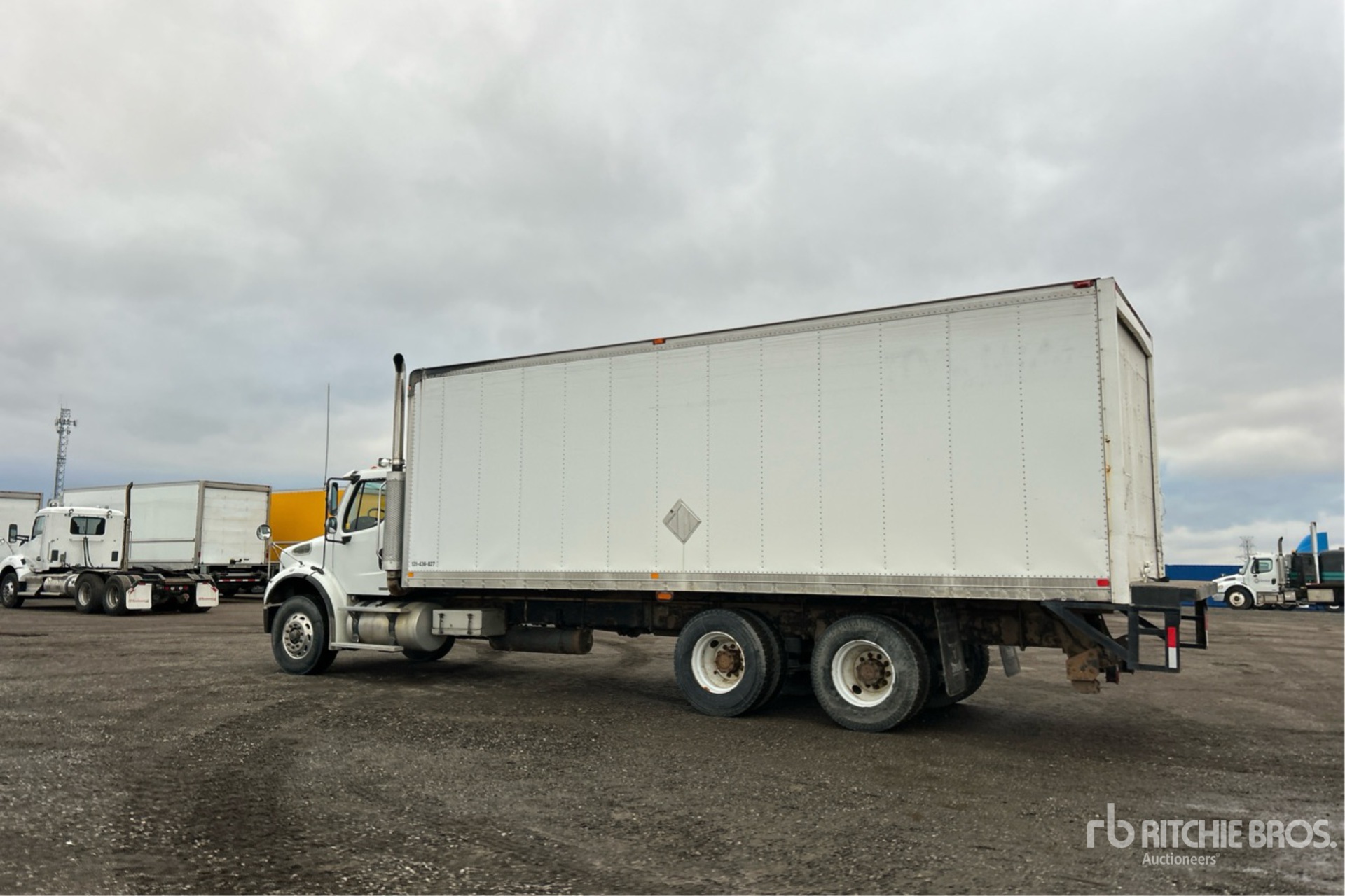 Aspect général with Image, coin arrière gauche