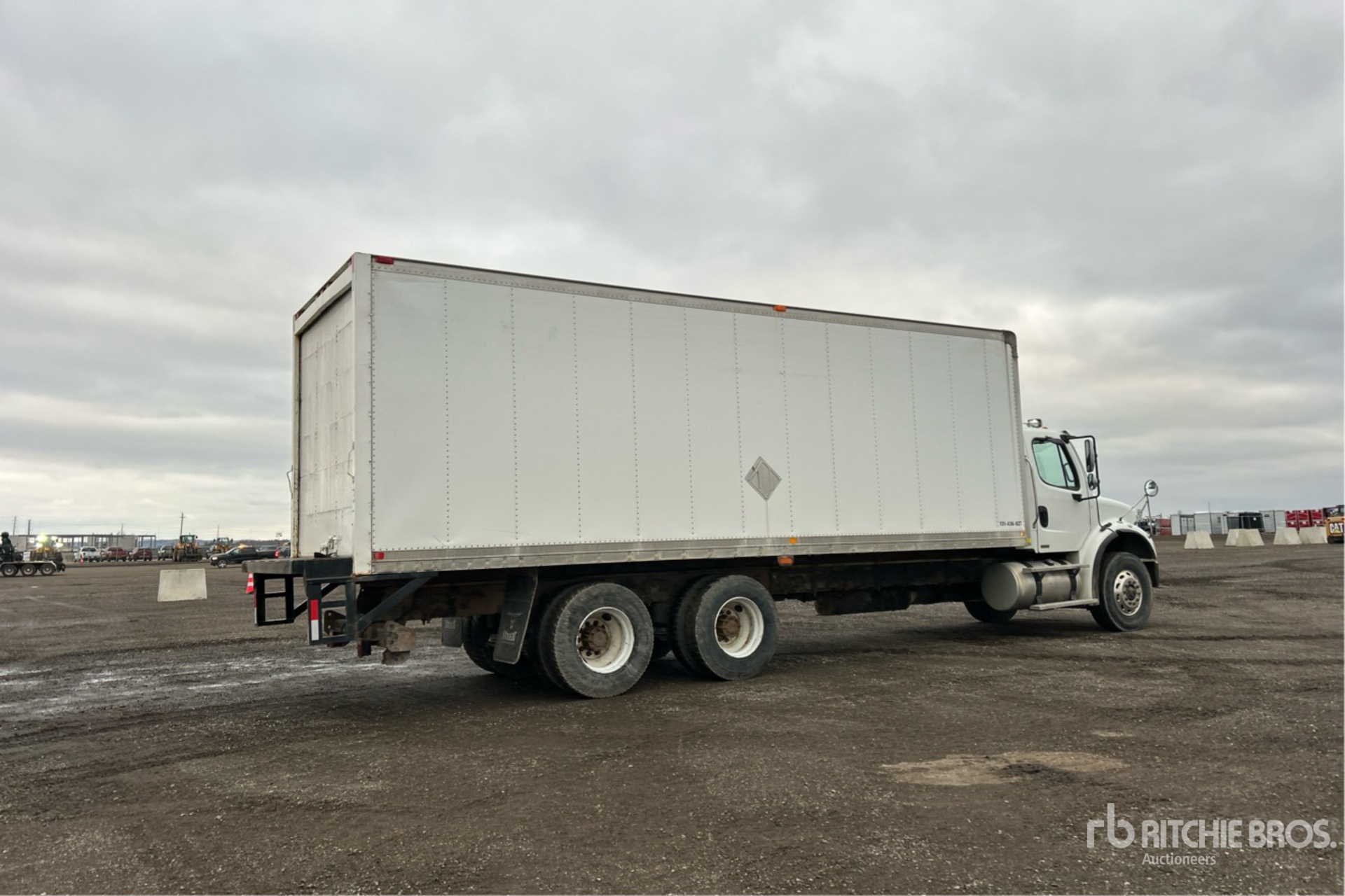 Aspect général with Image, coin arrière droit