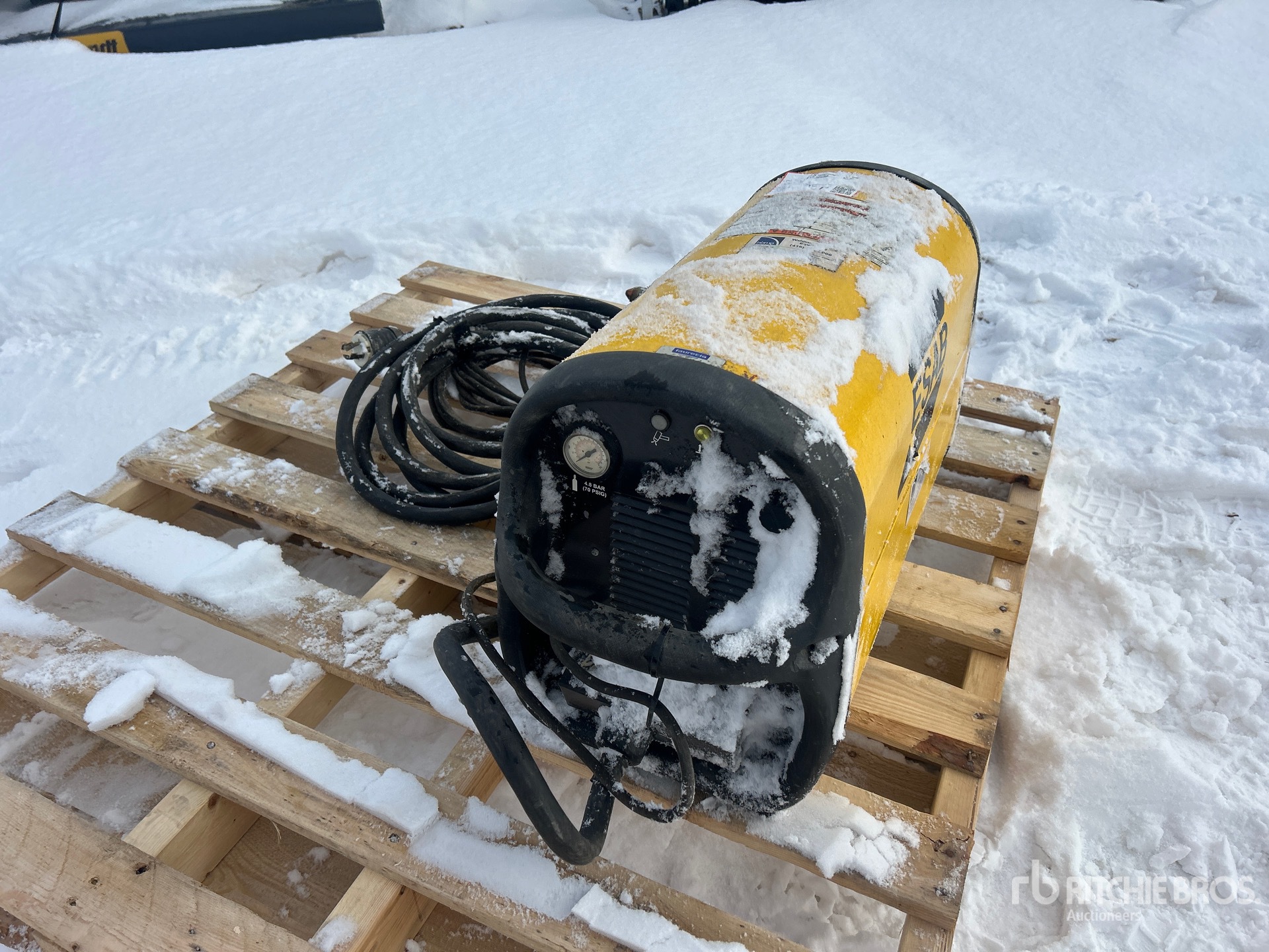 Aspect général with Image, coin avant gauche