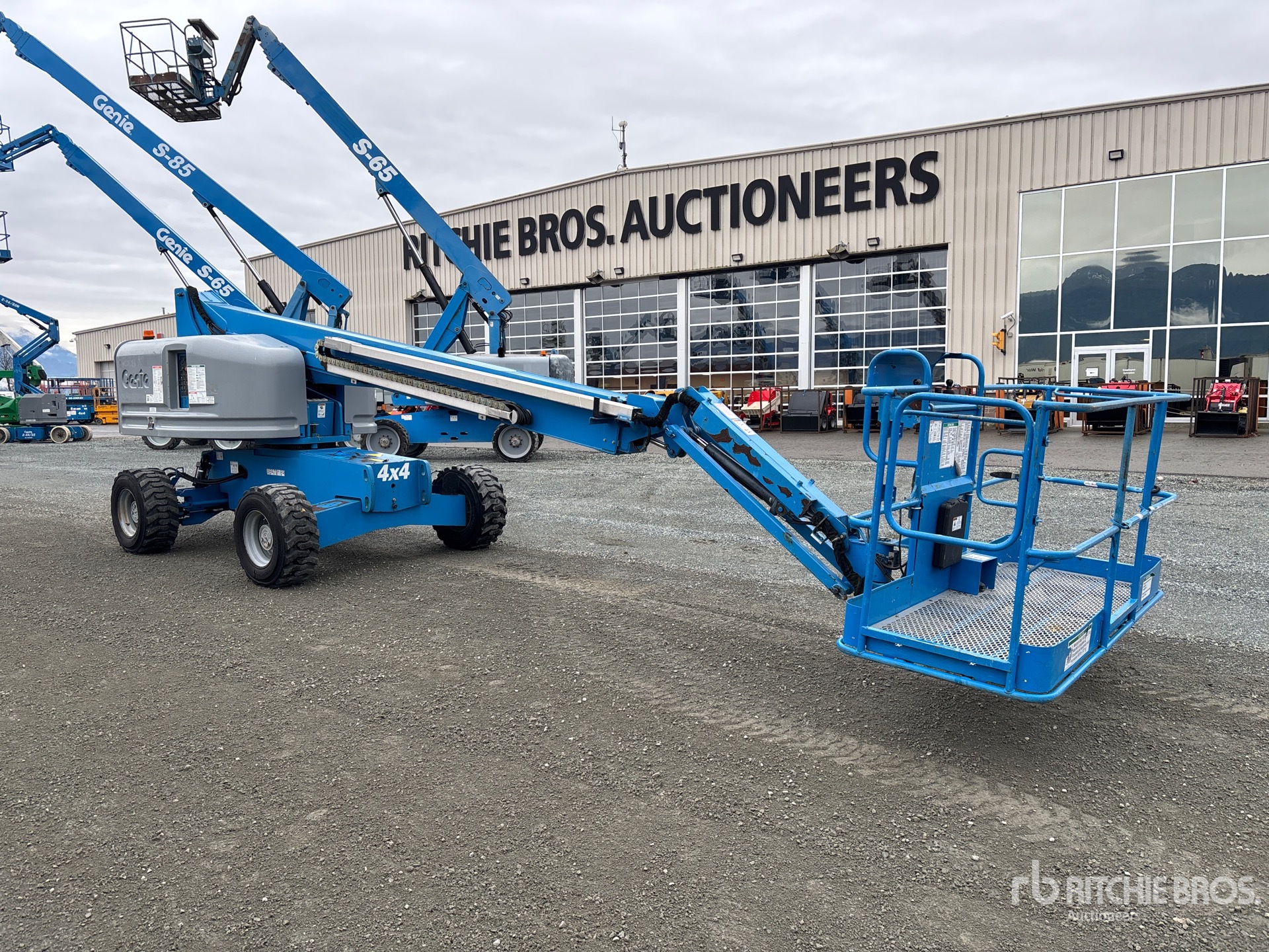 General Appearance with Picture, Right Front Corner