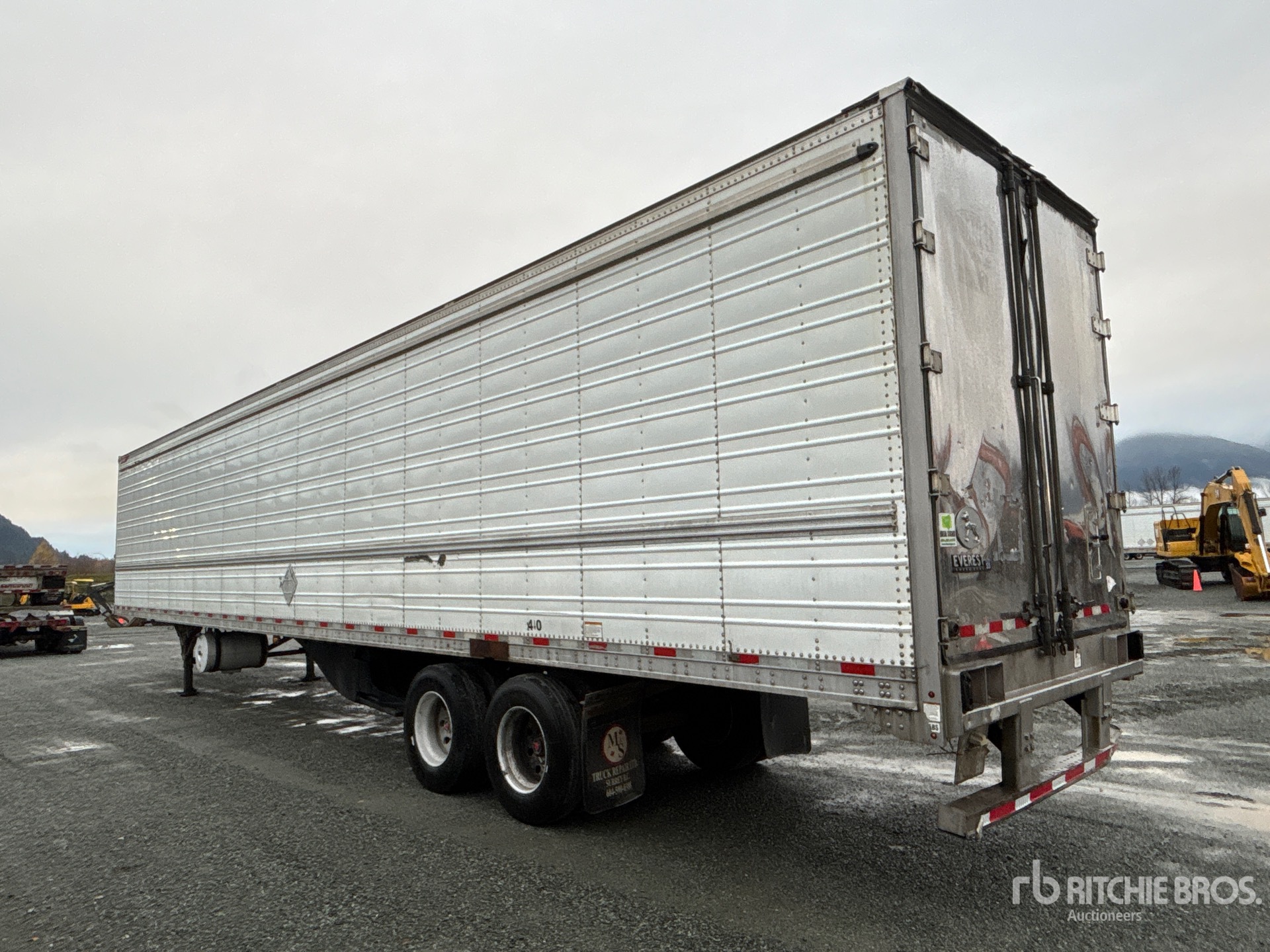 General Appearance with Foto, angolo posteriore sinistro