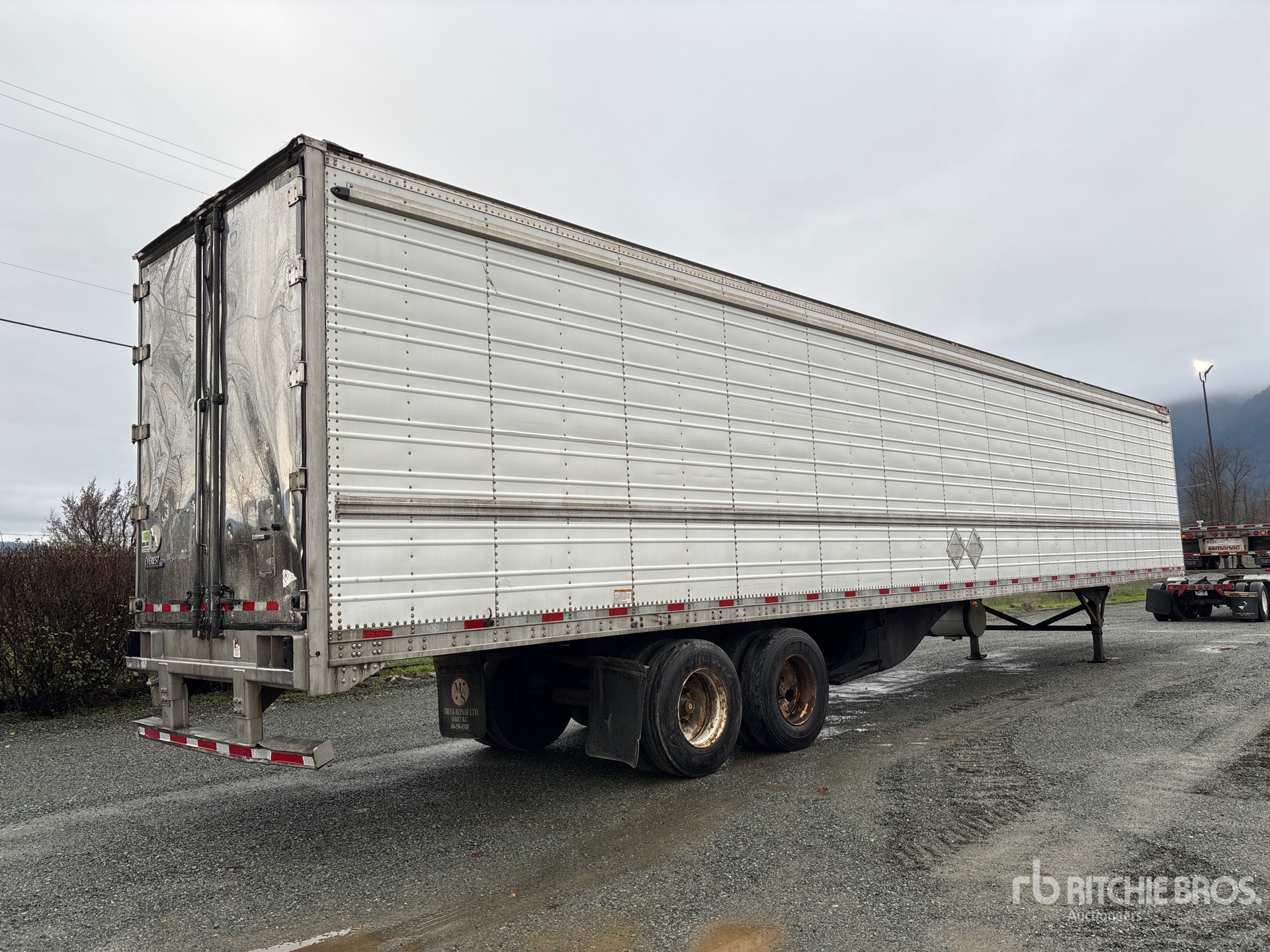 General Appearance with Foto, angolo anteriore sinistro